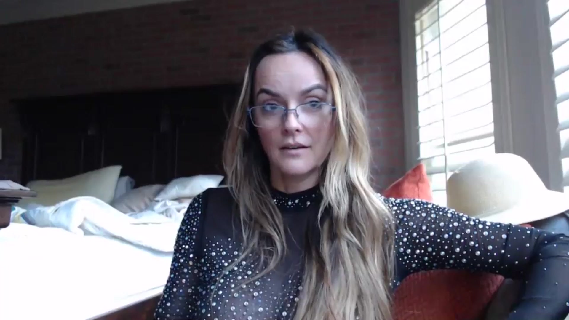 Gallery image thumbnail from Kitty_Hawkins's myfreecams stream on, 05/18/2024, 17:29 image 16 of 20
