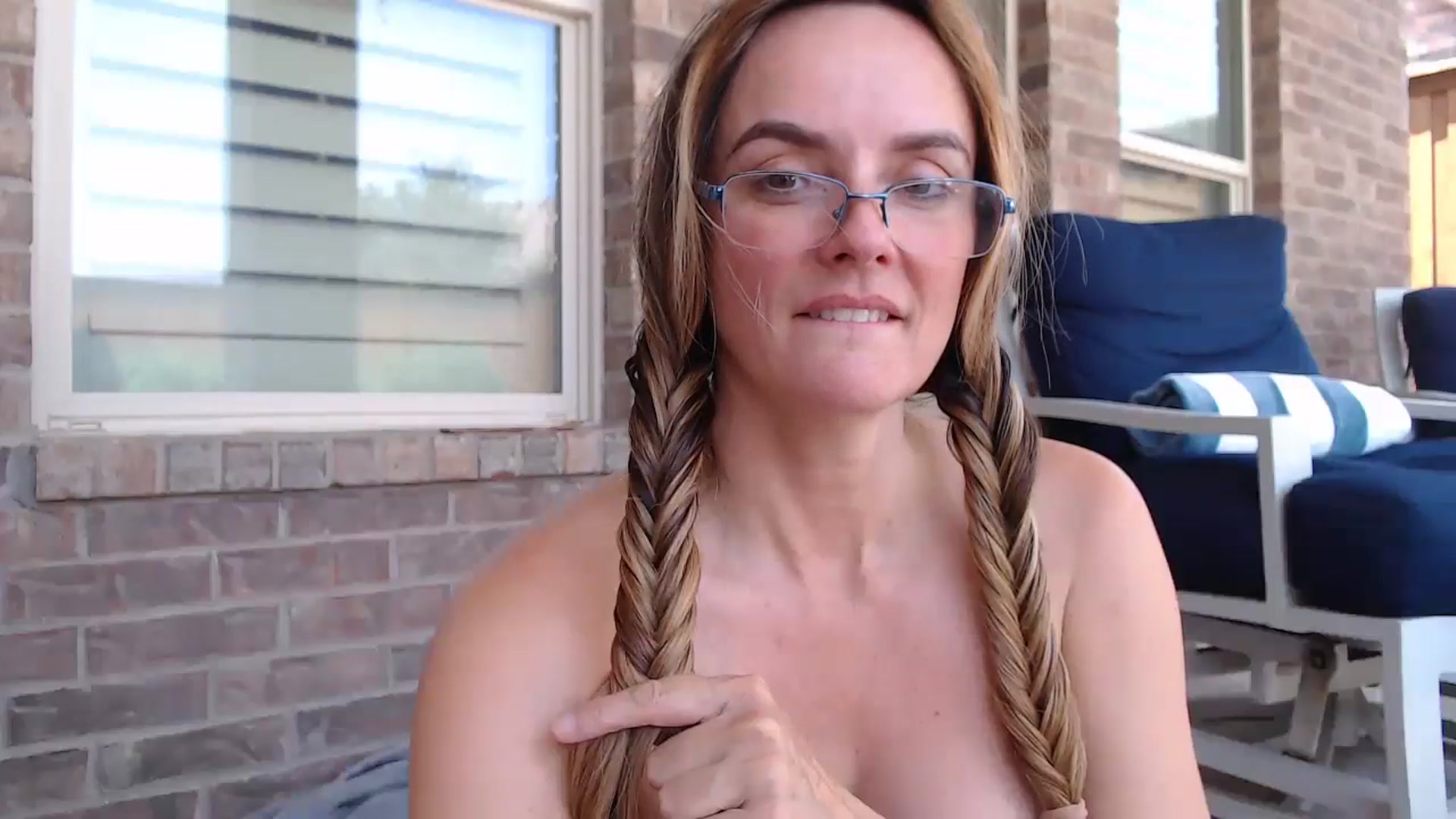 Gallery image thumbnail from Kitty_Hawkins's myfreecams stream on, 05/26/2024, 19:40 image 4 of 20