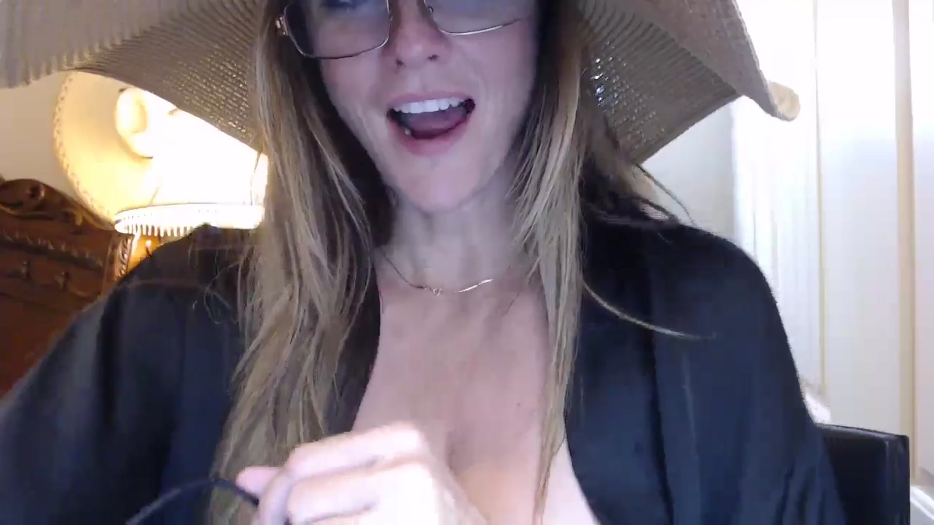 Gallery image thumbnail from Kitty_Hawkins's myfreecams stream on, 08/23/2024, 24:47 image 7 of 20