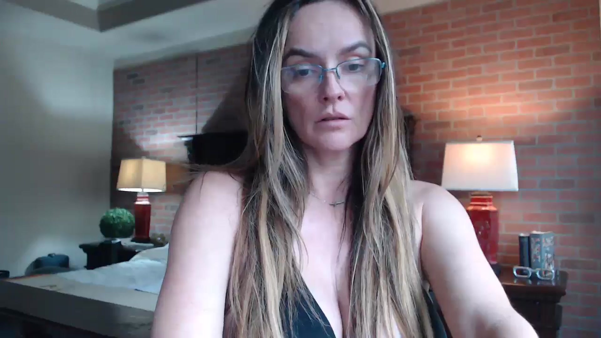 Gallery image thumbnail from Kitty_Hawkins's myfreecams stream on, 04/19/2025, 15:57 image 19 of 20