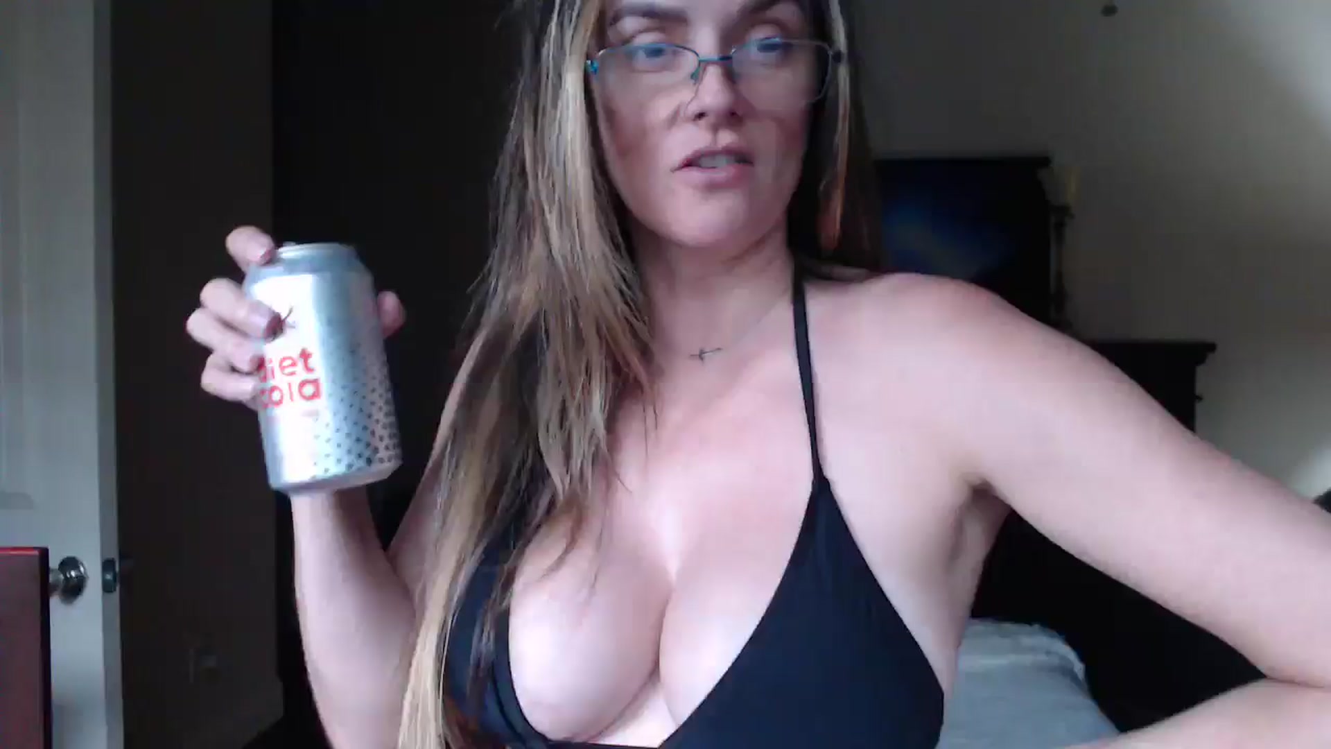 Gallery image thumbnail from Kitty_Hawkins's myfreecams stream on, 04/19/2025, 15:57 image 10 of 20