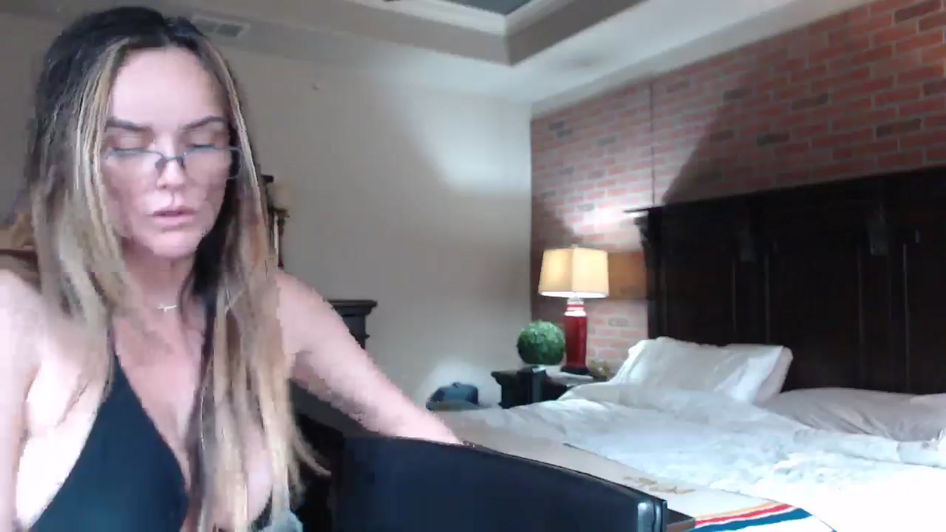 Gallery image thumbnail from Kitty_Hawkins's myfreecams stream on, 04/19/2025, 15:57 image 16 of 20