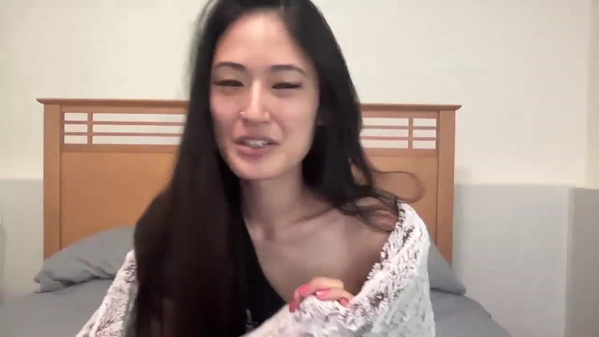 Gallery image thumbnail from Kitty_Kimmie's myfreecams stream on, 06/19/2023, 17:56 image 6 of 20