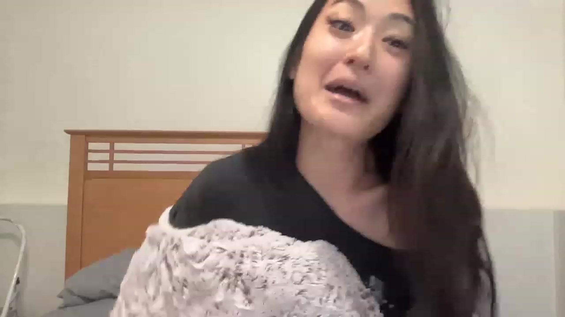 Gallery image thumbnail from Kitty_Kimmie's myfreecams stream on, 06/19/2023, 17:56 image 9 of 20