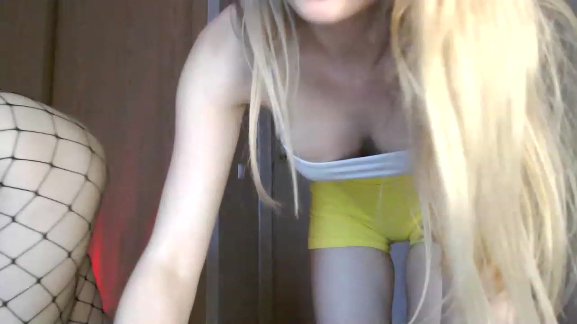 Gallery image thumbnail from Kitty_XXX's myfreecams stream on, 04/17/2023, 15:37 image 3 of 20