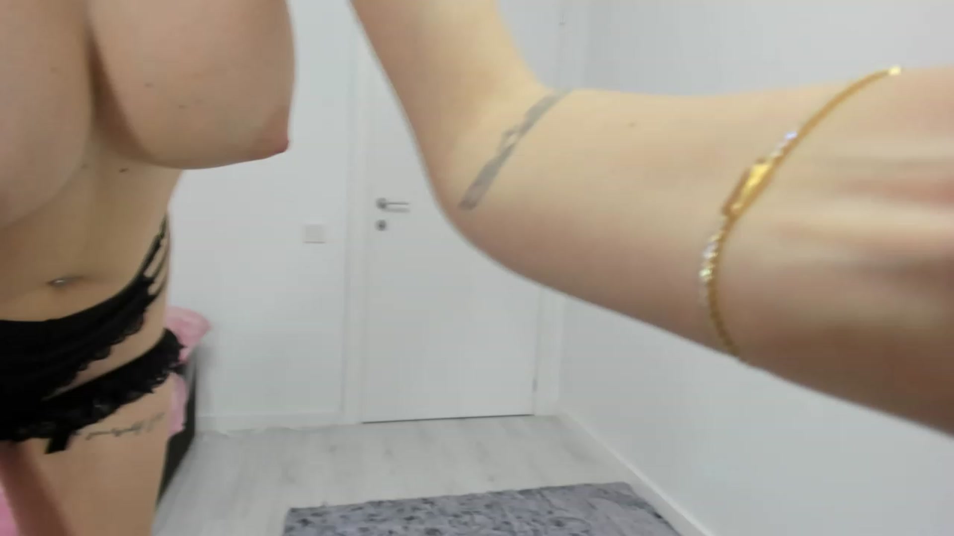 Gallery image thumbnail from Kitty_ace's myfreecams stream on, 12/28/2022, 21:02 image 17 of 20