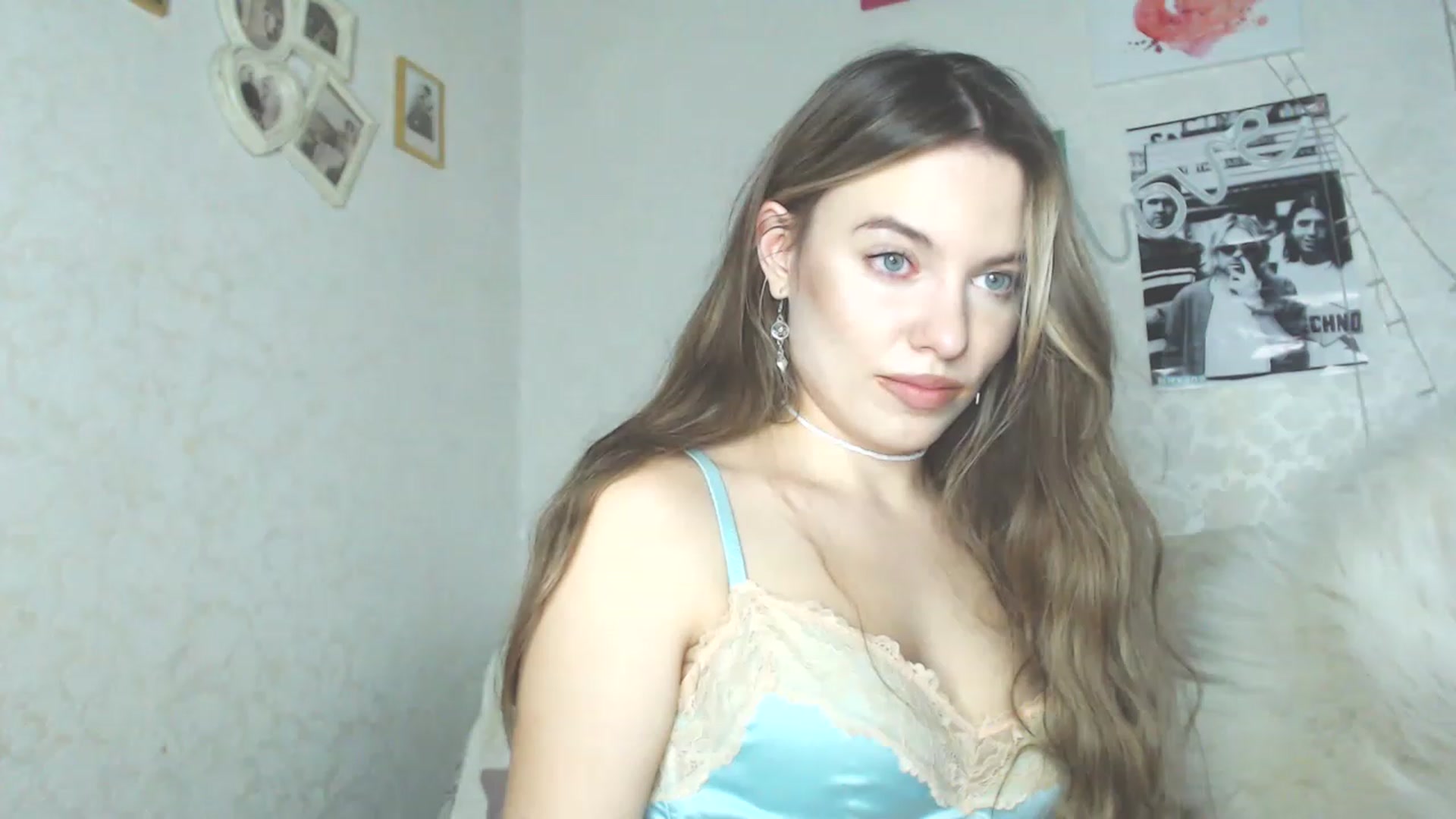 Gallery image thumbnail from Kitty_lover22's myfreecams stream on, 11/21/2022, 05:36 image 10 of 20
