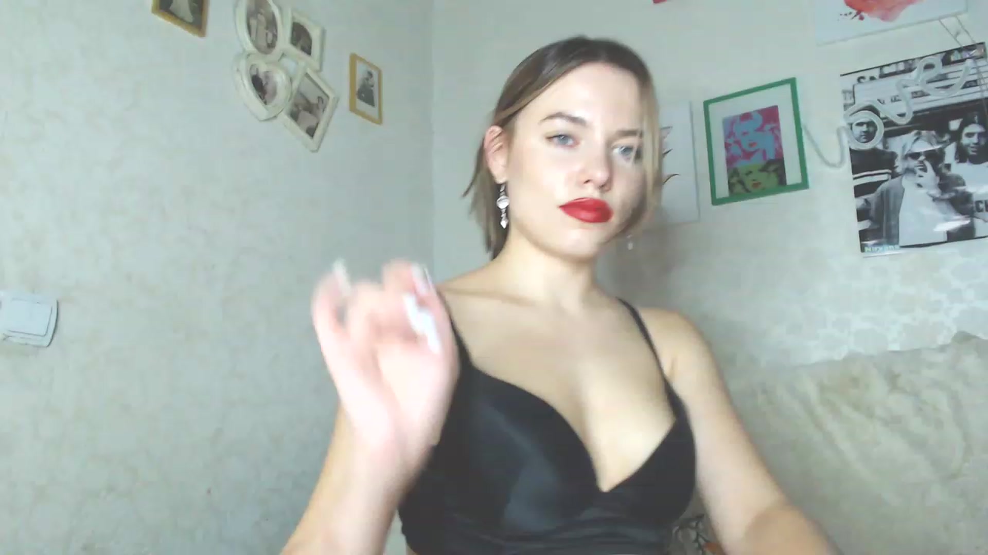 Gallery image thumbnail from Kitty_lover22's myfreecams stream on, 11/21/2022, 10:33 image 10 of 20