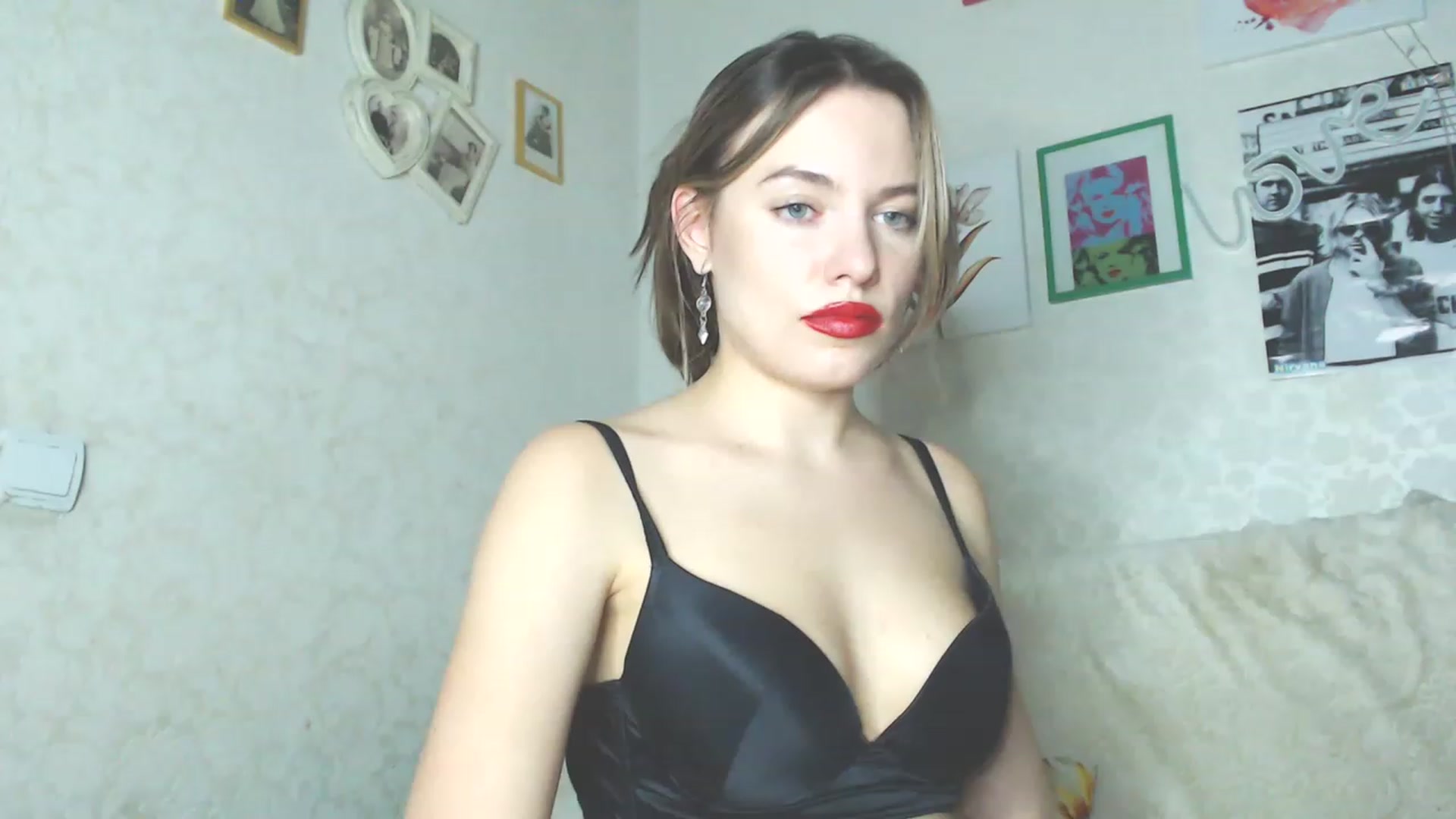 Gallery image thumbnail from Kitty_lover22's myfreecams stream on, 11/21/2022, 10:33 image 9 of 20