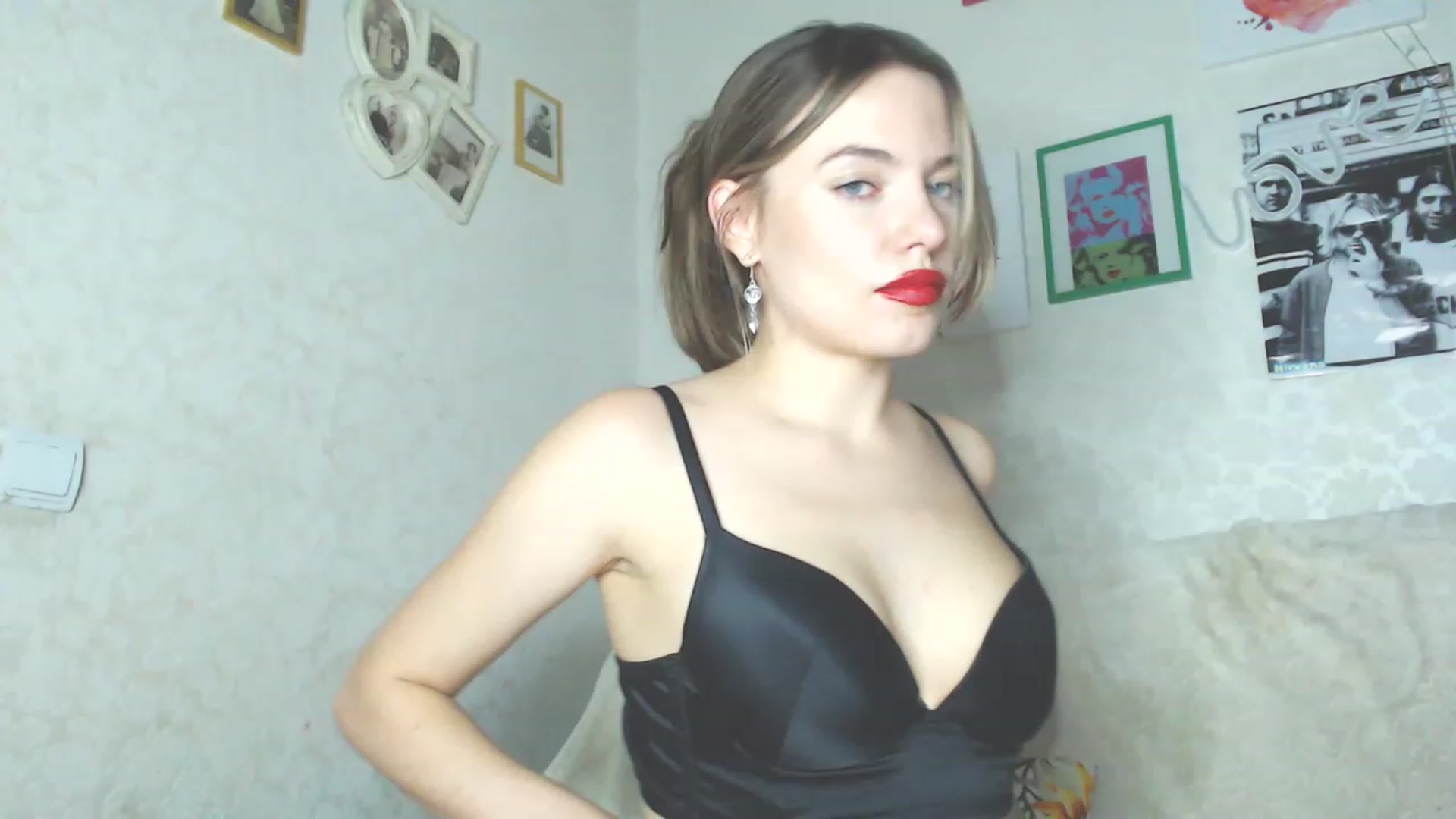 Gallery image thumbnail from Kitty_lover22's myfreecams stream on, 11/21/2022, 10:33 image 5 of 20