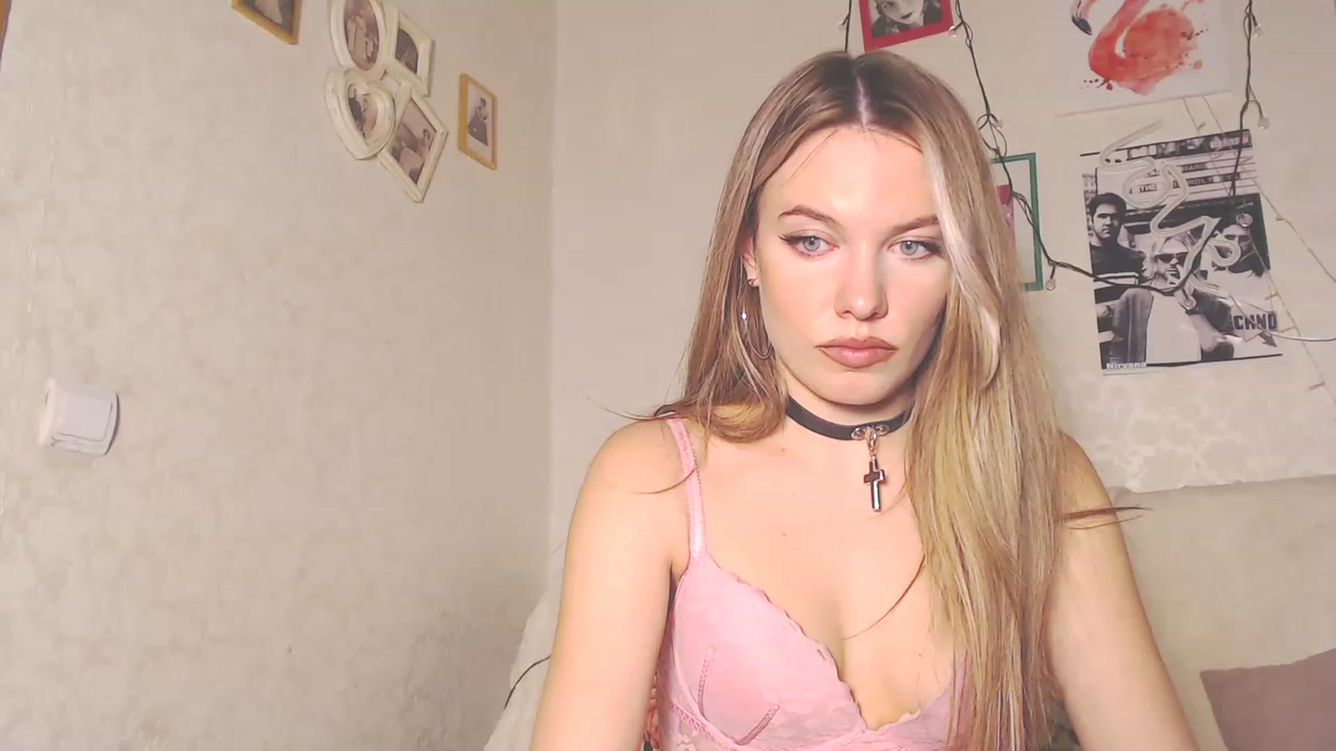 Gallery image thumbnail from Kitty_lover22's myfreecams stream on, 12/27/2022, 11:34 image 14 of 20