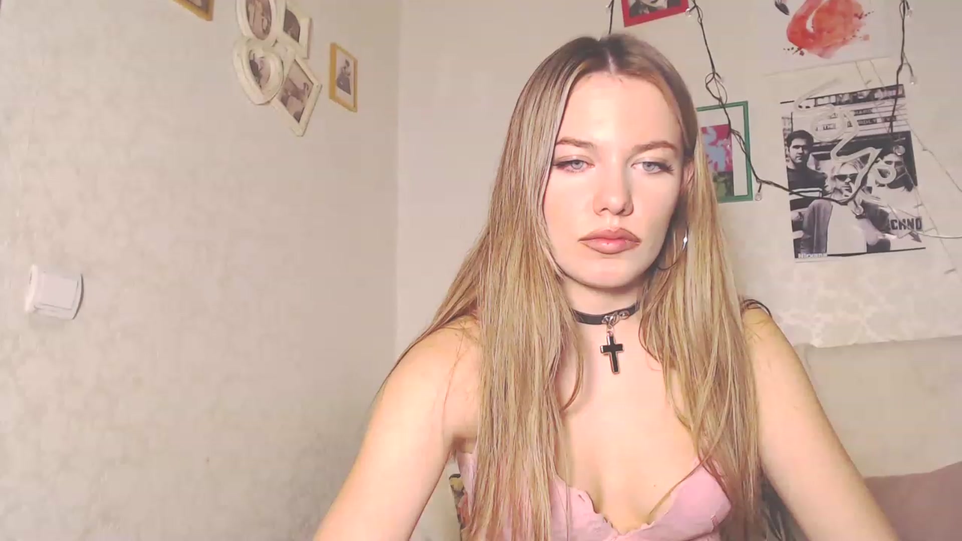 Gallery image thumbnail from Kitty_lover22's myfreecams stream on, 12/27/2022, 11:34 image 11 of 20