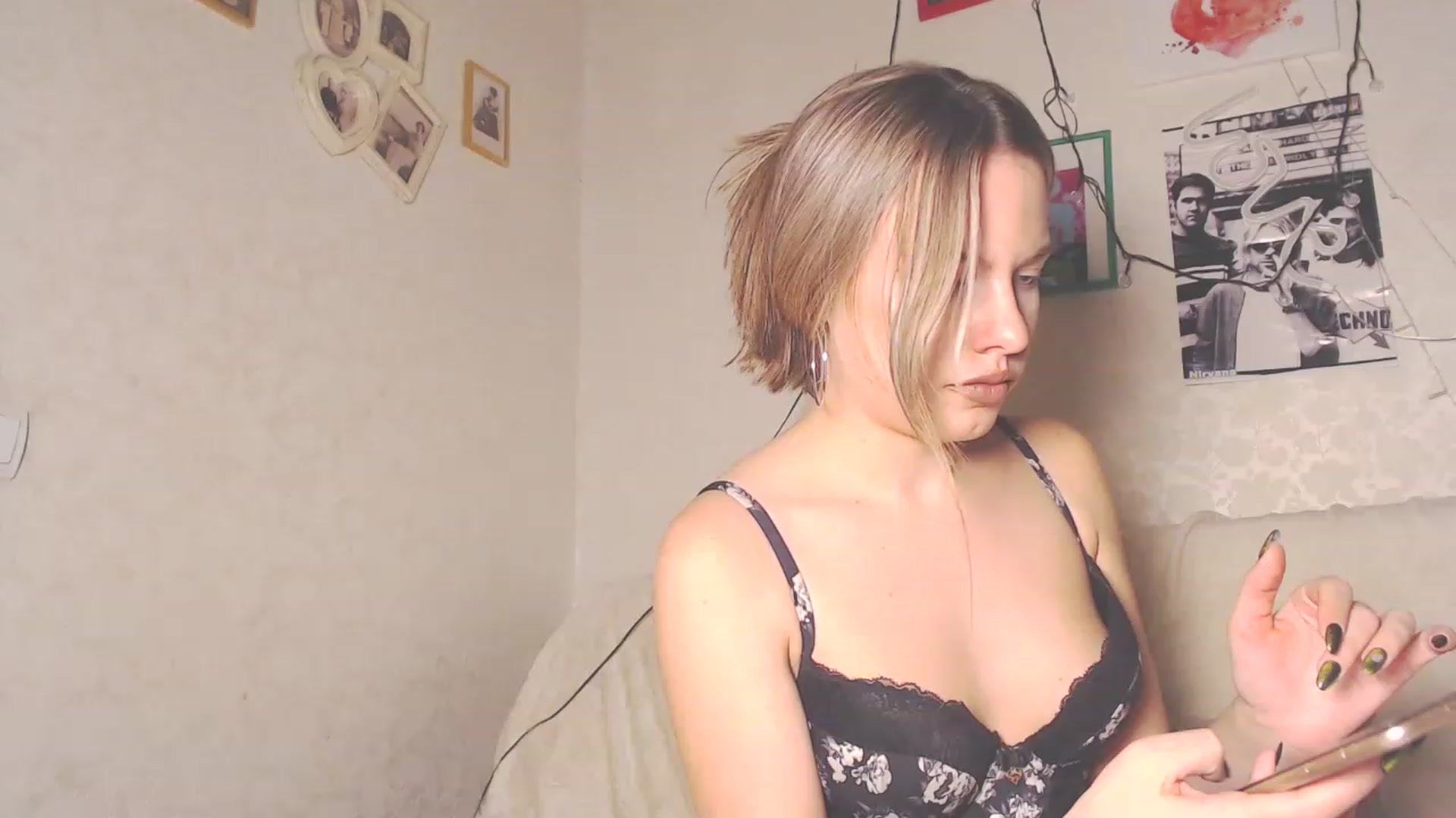 Gallery image thumbnail from Kitty_lover22's myfreecams stream on, 12/27/2022, 13:03 image 4 of 20
