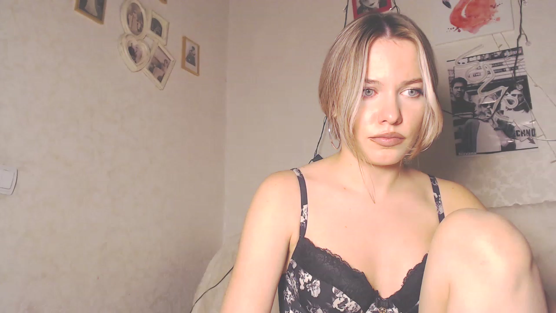Gallery image thumbnail from Kitty_lover22's myfreecams stream on, 12/27/2022, 13:03 image 9 of 20