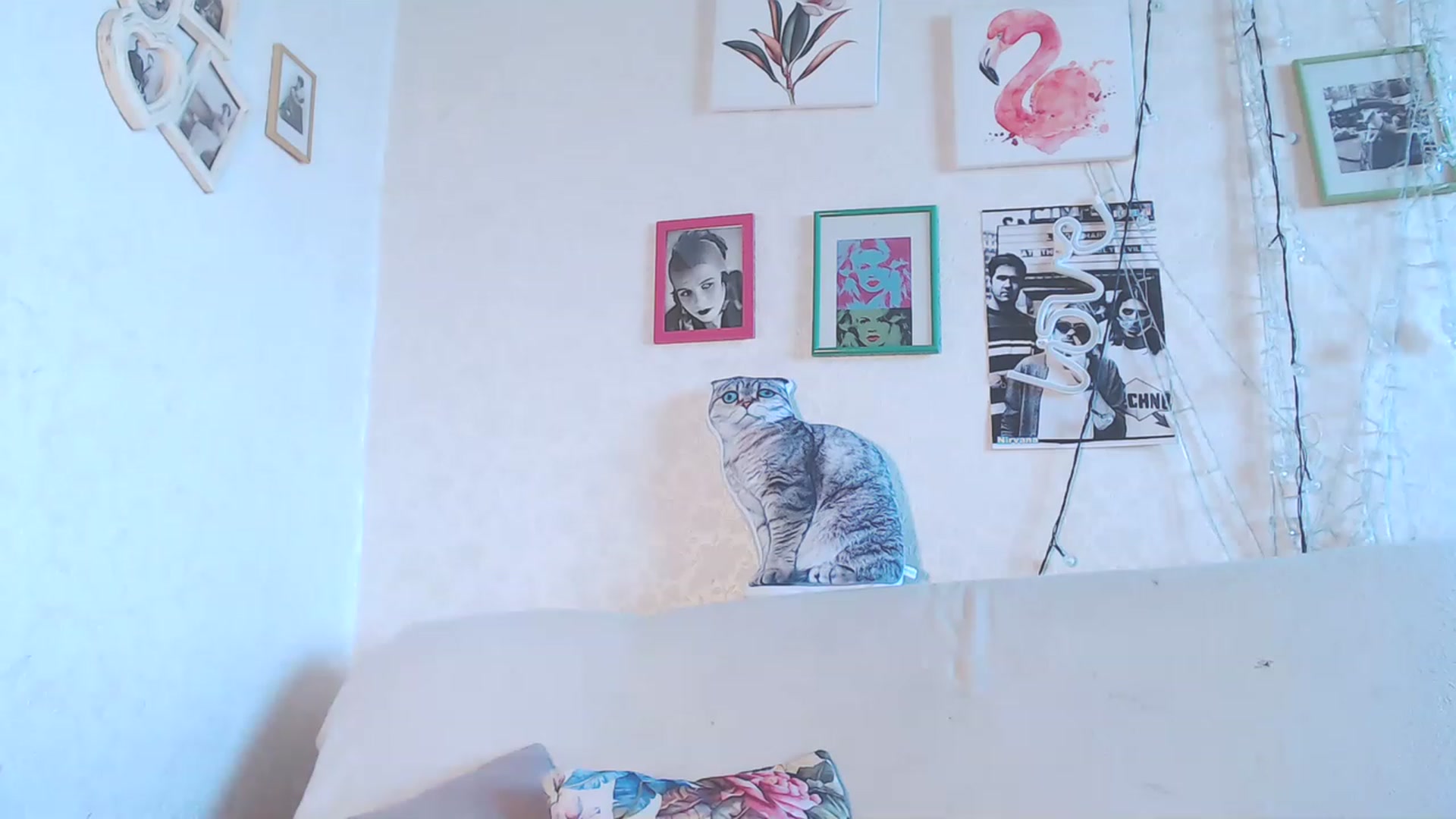 Gallery image thumbnail from Kitty_lover22's myfreecams stream on, 03/20/2023, 08:50 image 8 of 20