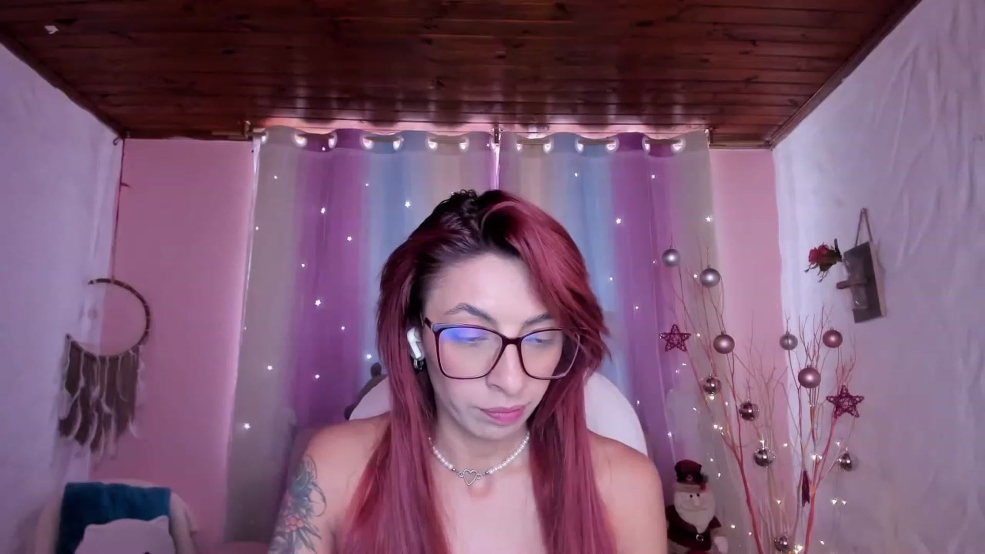 Gallery image thumbnail from Kittycherry's myfreecams stream on, 12/26/2022, 18:18 image 3 of 20