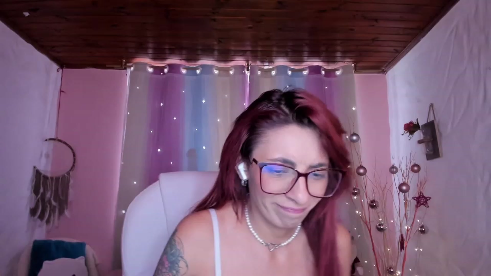 Gallery image thumbnail from Kittycherry's myfreecams stream on, 12/26/2022, 18:18 image 7 of 20