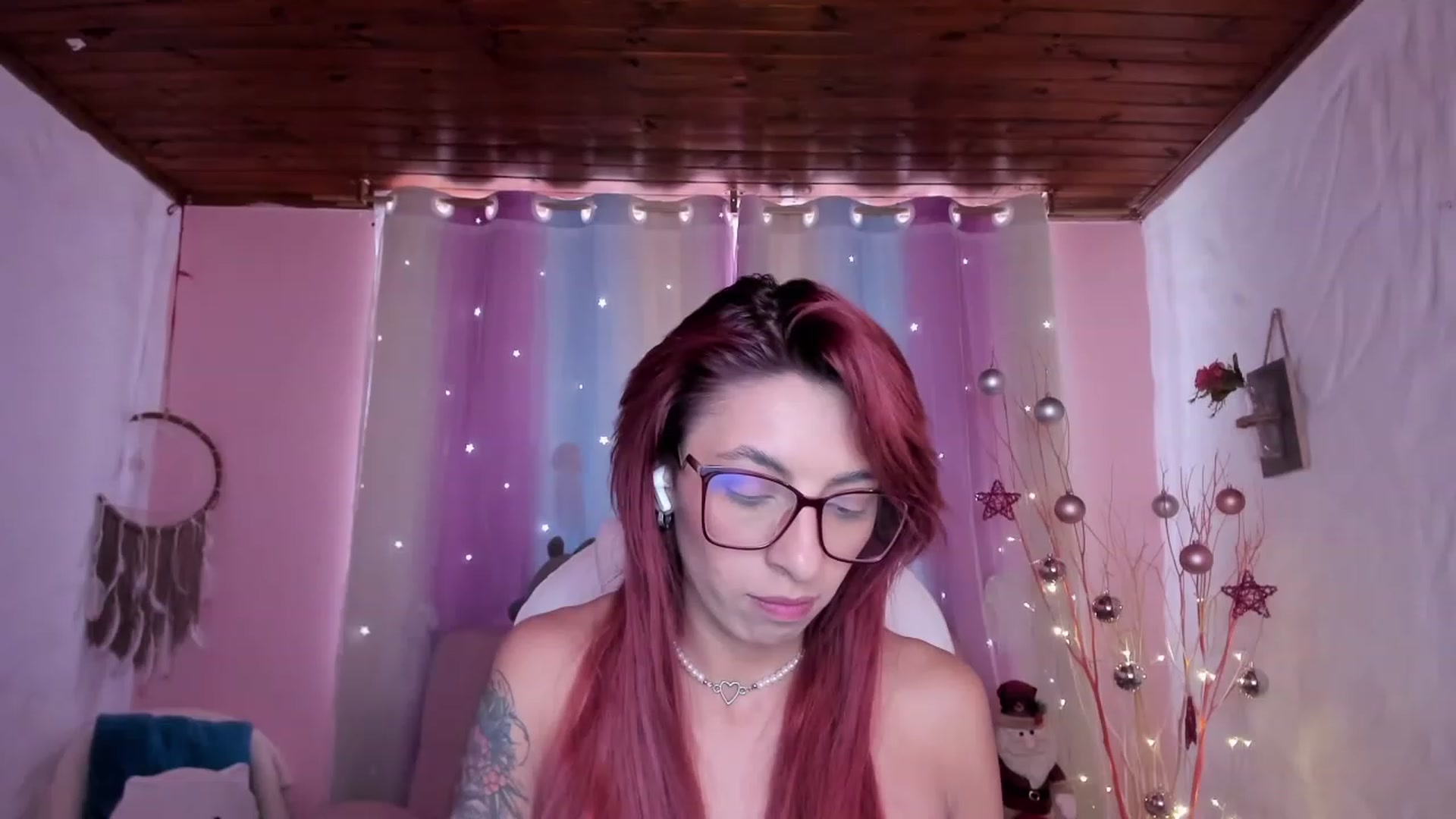 Gallery image thumbnail from Kittycherry's myfreecams stream on, 12/26/2022, 18:18 image 2 of 20