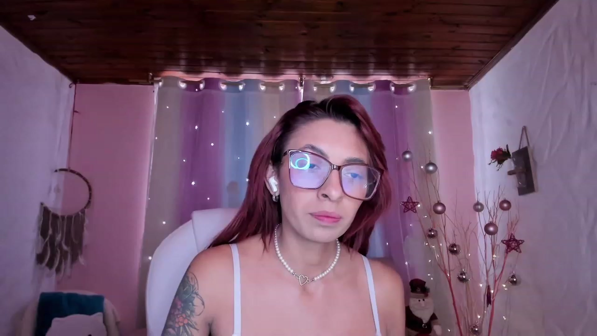 Gallery image thumbnail from Kittycherry's myfreecams stream on, 12/26/2022, 18:18 image 6 of 20