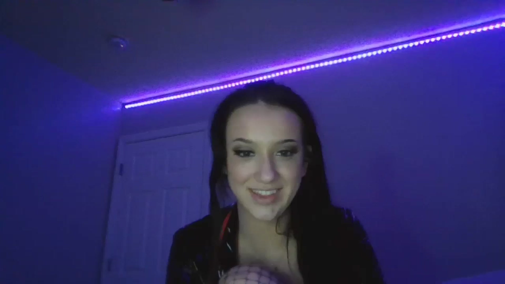 Gallery image thumbnail from Kittygames's myfreecams stream on, 03/25/2024, 06:19 image 7 of 20