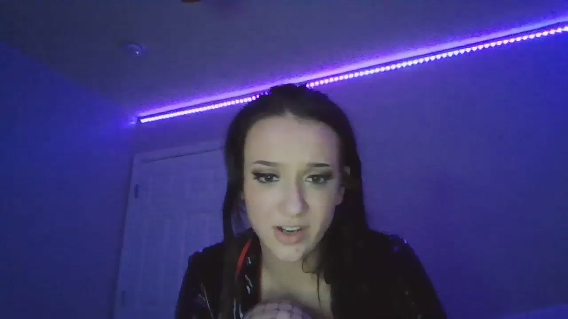 Gallery image thumbnail from Kittygames's myfreecams stream on, 03/25/2024, 06:19 image 6 of 20