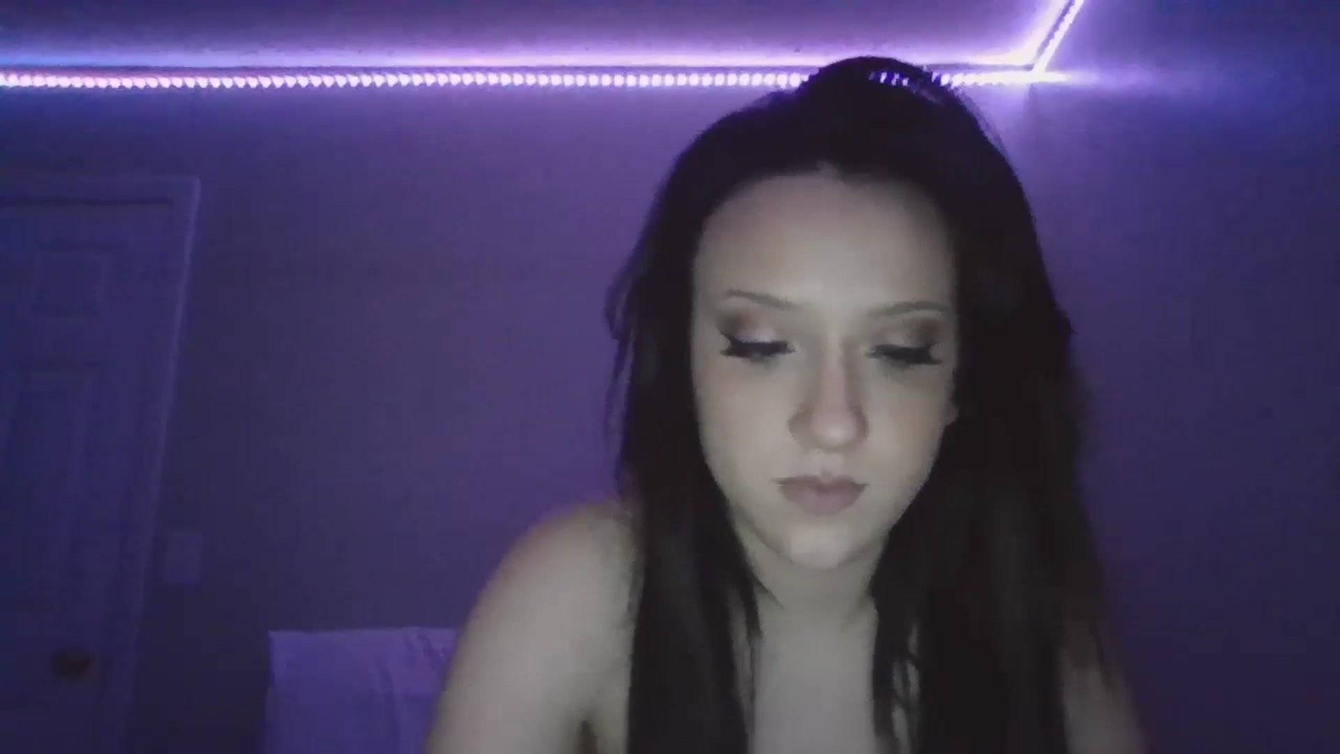 Gallery image thumbnail from Kittygames's myfreecams stream on, 03/29/2024, 03:20 image 4 of 20