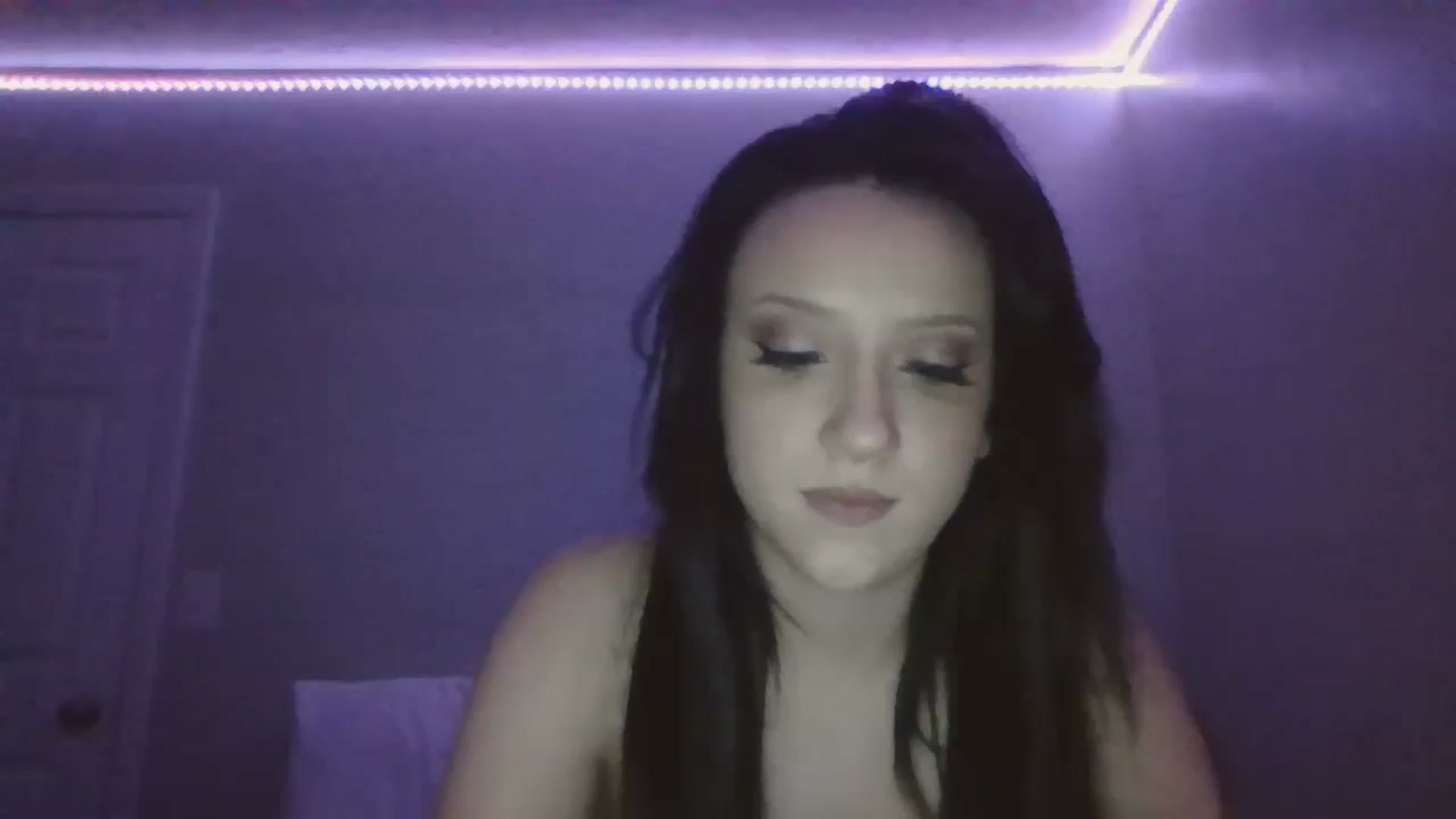 Gallery image thumbnail from Kittygames's myfreecams stream on, 03/29/2024, 03:20 image 2 of 20