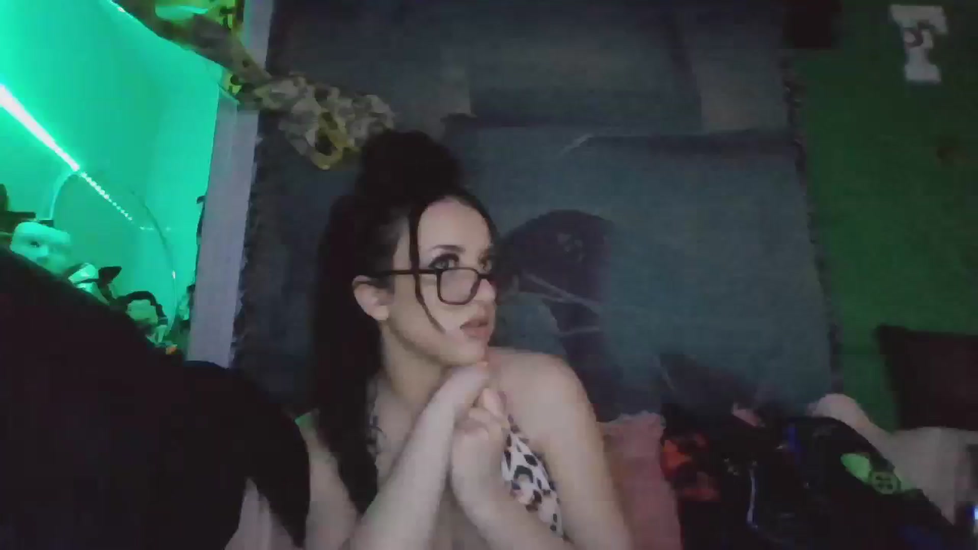 Gallery image thumbnail from Kittygames's myfreecams stream on, 04/12/2024, 08:04 image 9 of 20