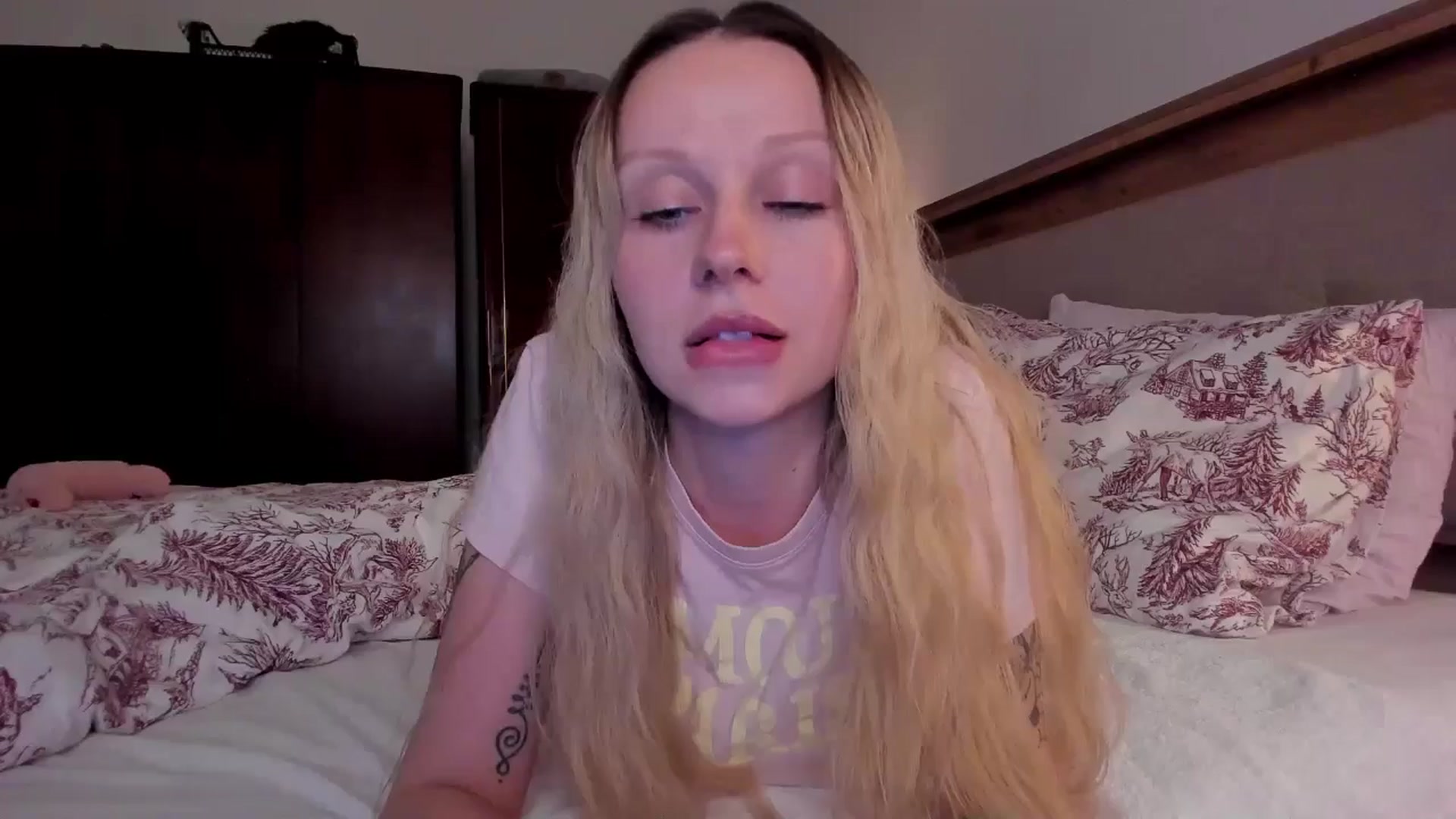 Gallery image thumbnail from Kittygirl18's myfreecams stream on, 12/17/2025, 17:50 image 16 of 20