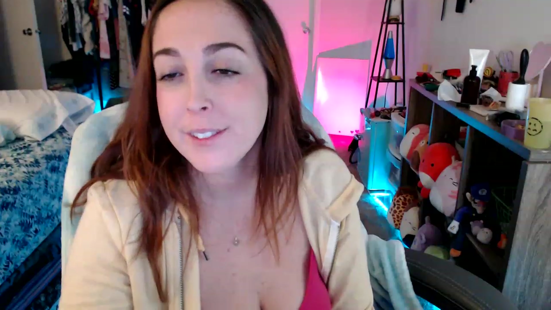 Gallery image thumbnail from Kittylacee's myfreecams stream on, 11/19/2022, 10:57 image 19 of 20