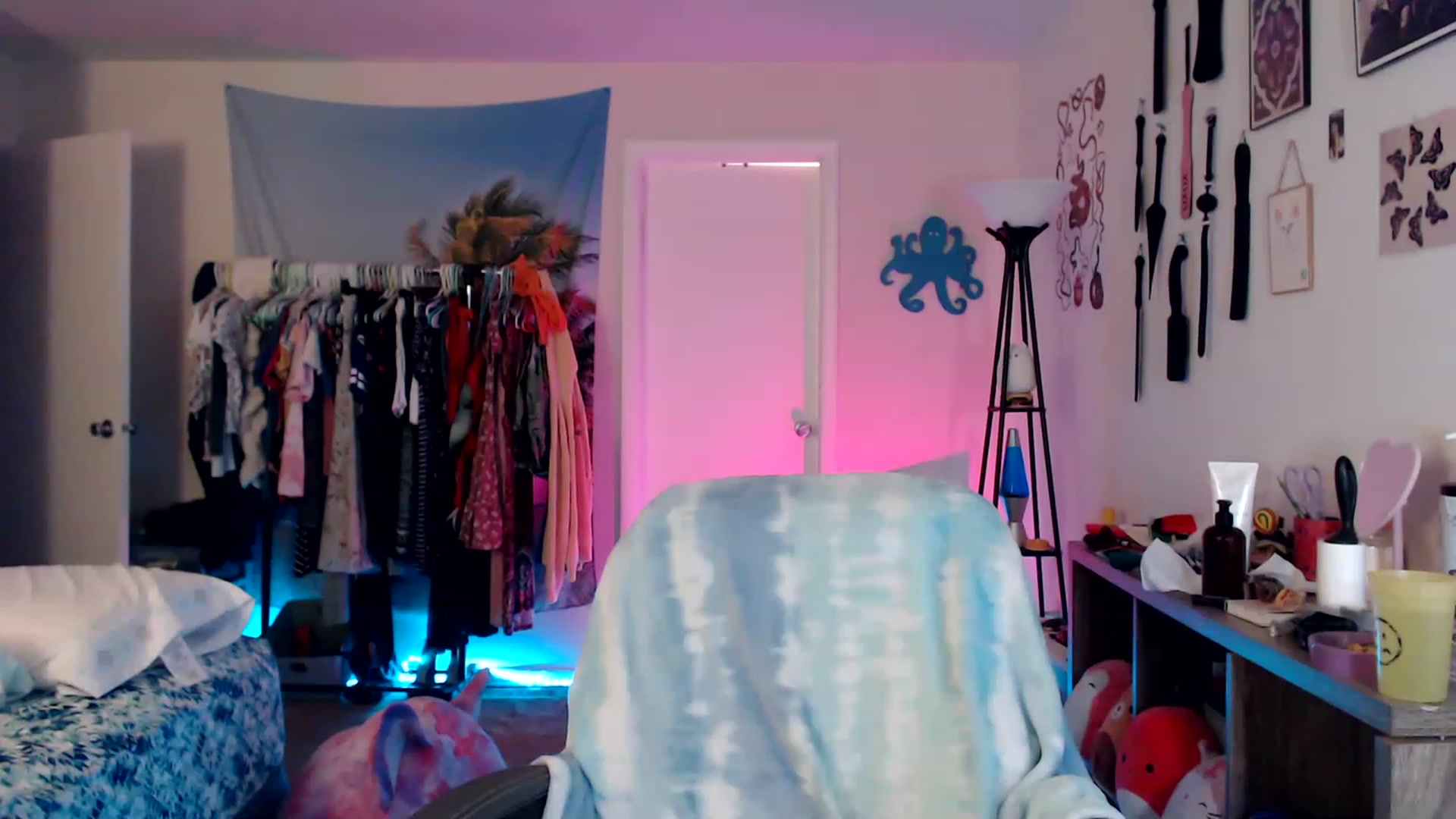 Gallery image thumbnail from Kittylacee's myfreecams stream on, 11/19/2022, 10:57 image 1 of 20
