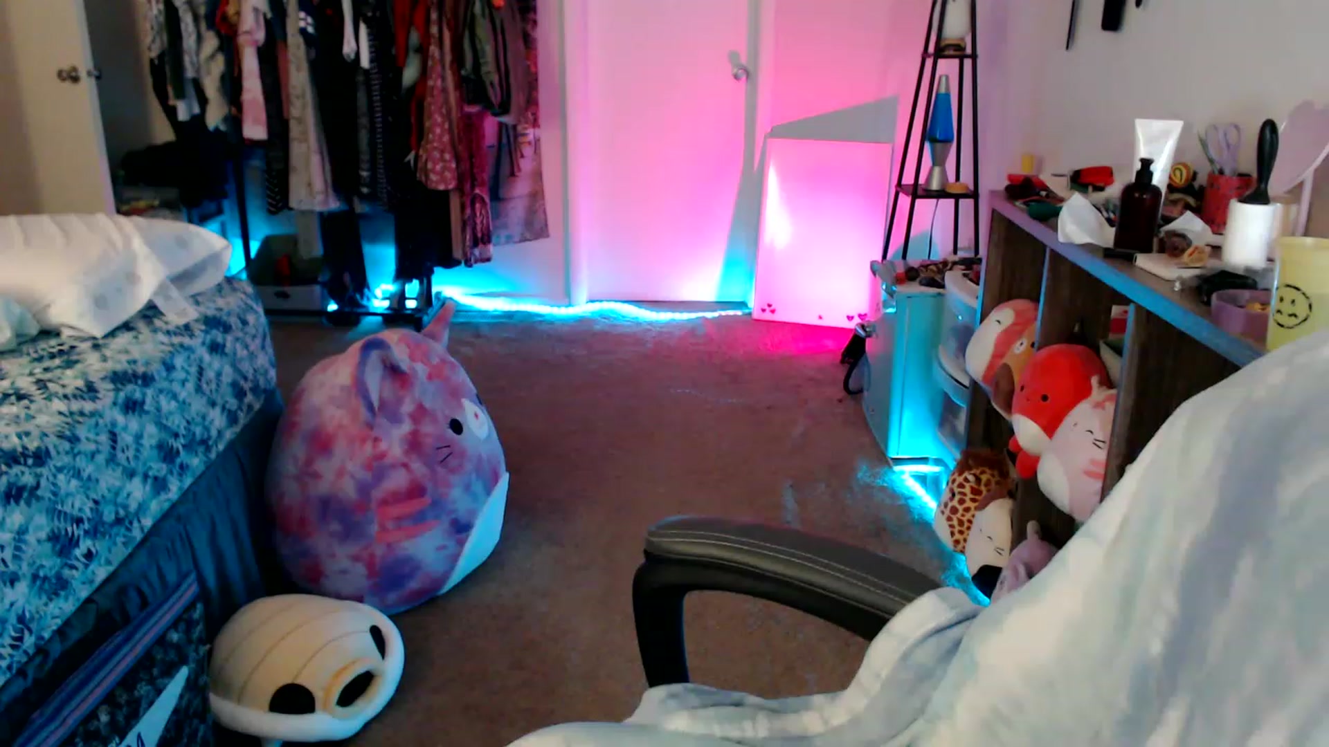 Gallery image thumbnail from Kittylacee's myfreecams stream on, 11/19/2022, 10:57 image 20 of 20