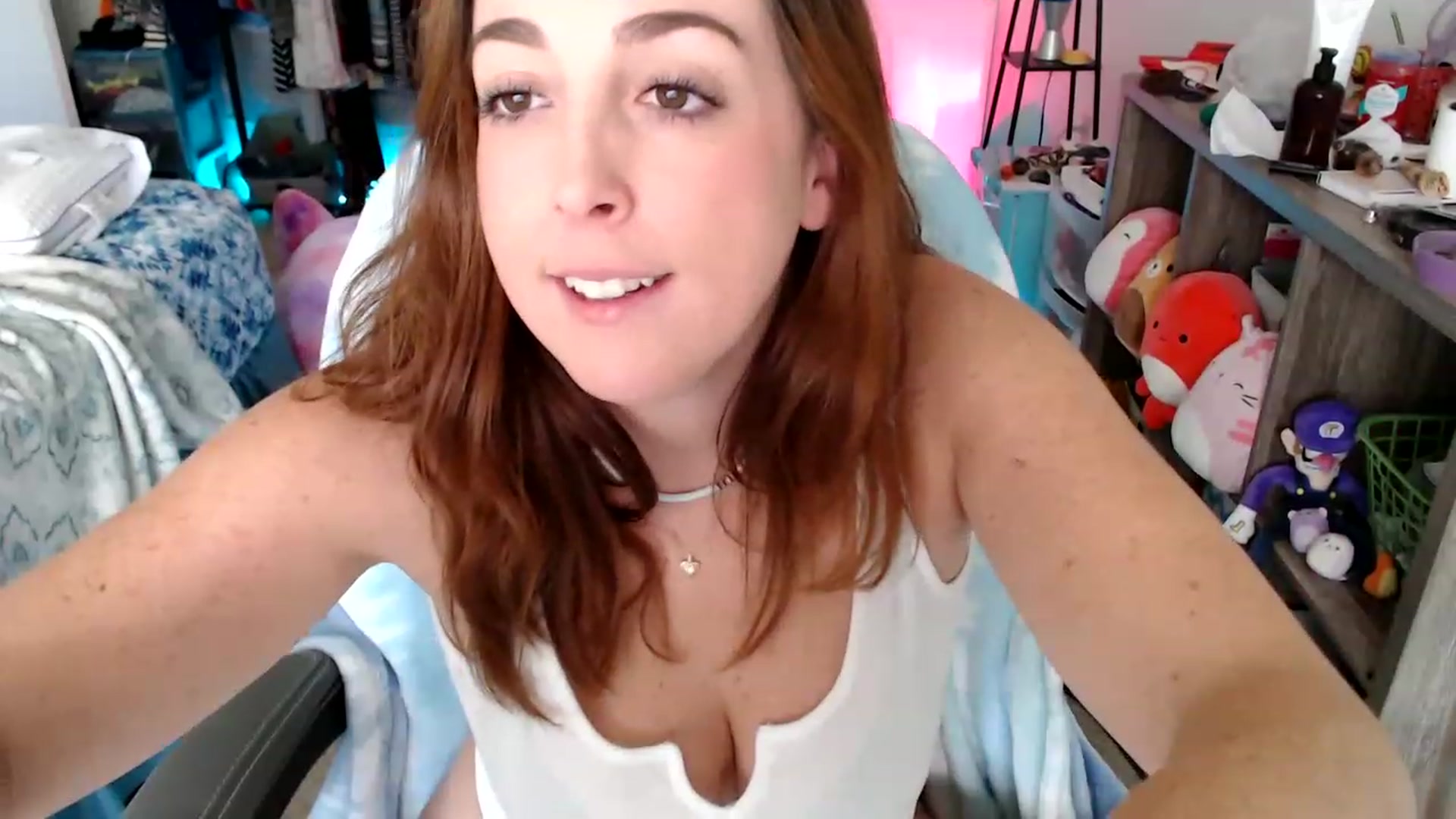 Gallery image thumbnail from Kittylacee's myfreecams stream on, 11/21/2022, 18:13 image 14 of 20