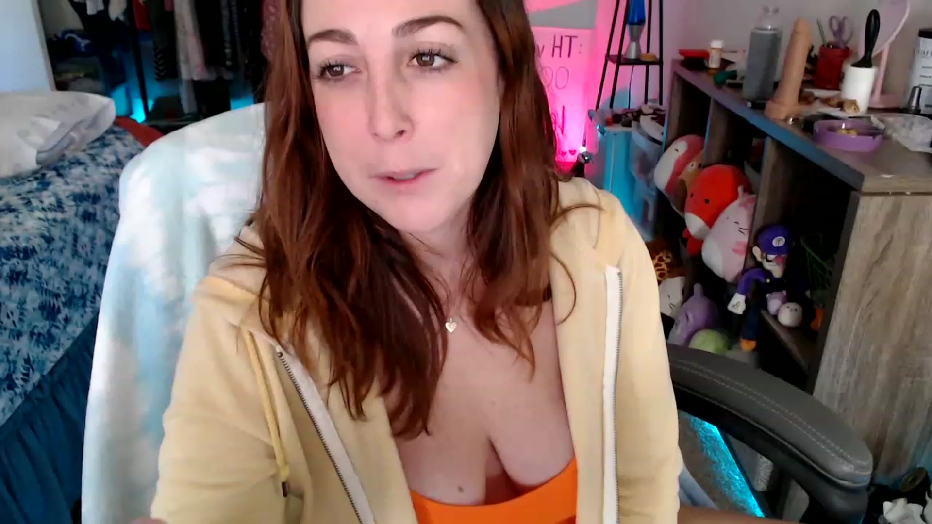 Gallery image thumbnail from Kittylacee's myfreecams stream on, 12/01/2022, 19:02 image 8 of 20