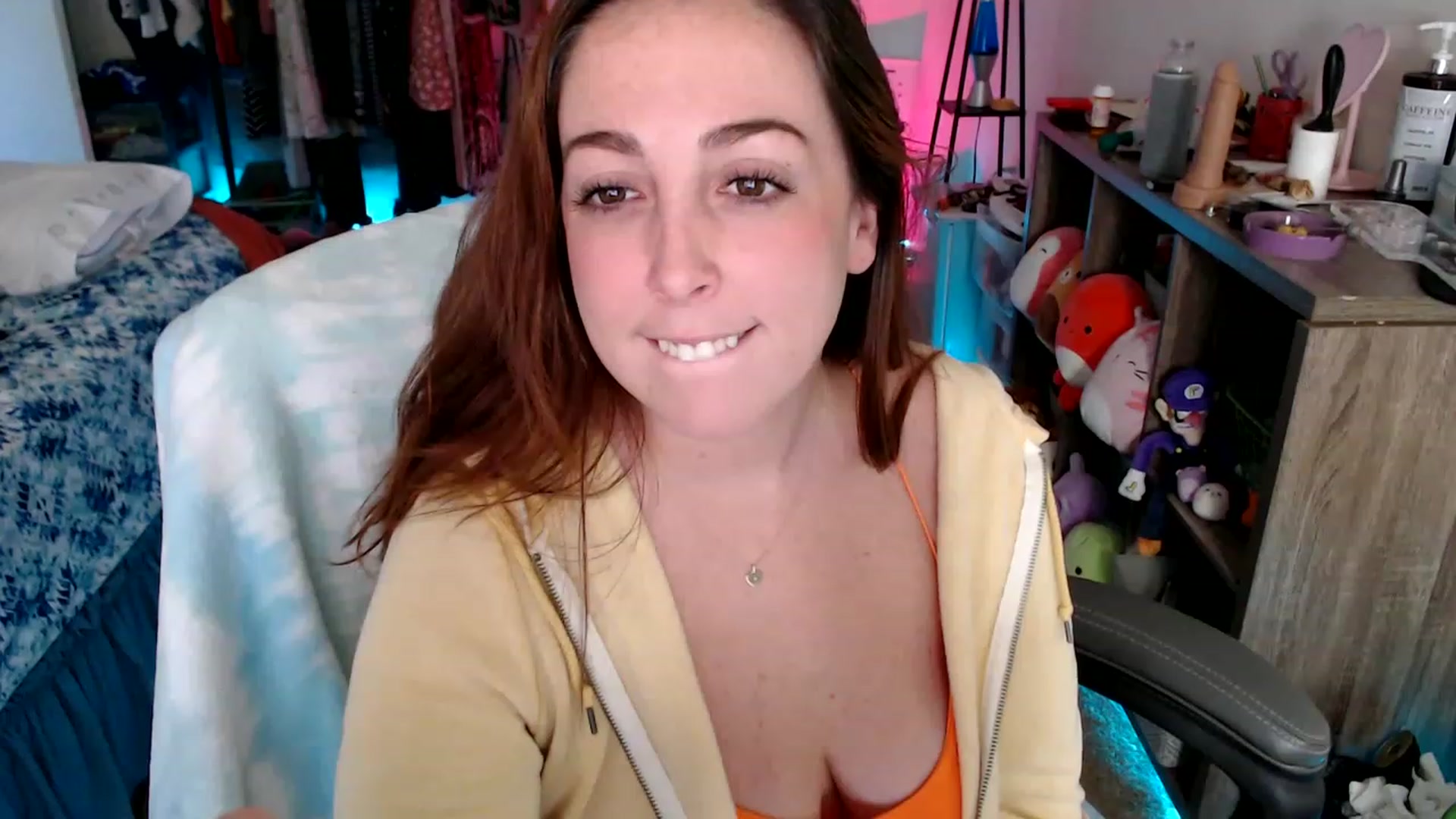 Gallery image thumbnail from Kittylacee's myfreecams stream on, 12/01/2022, 19:02 image 5 of 20
