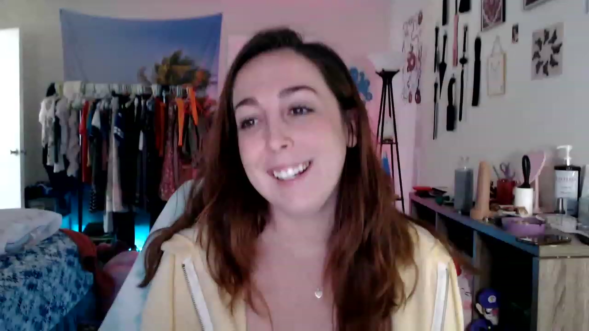 Gallery image thumbnail from Kittylacee's myfreecams stream on, 12/01/2022, 19:02 image 17 of 20