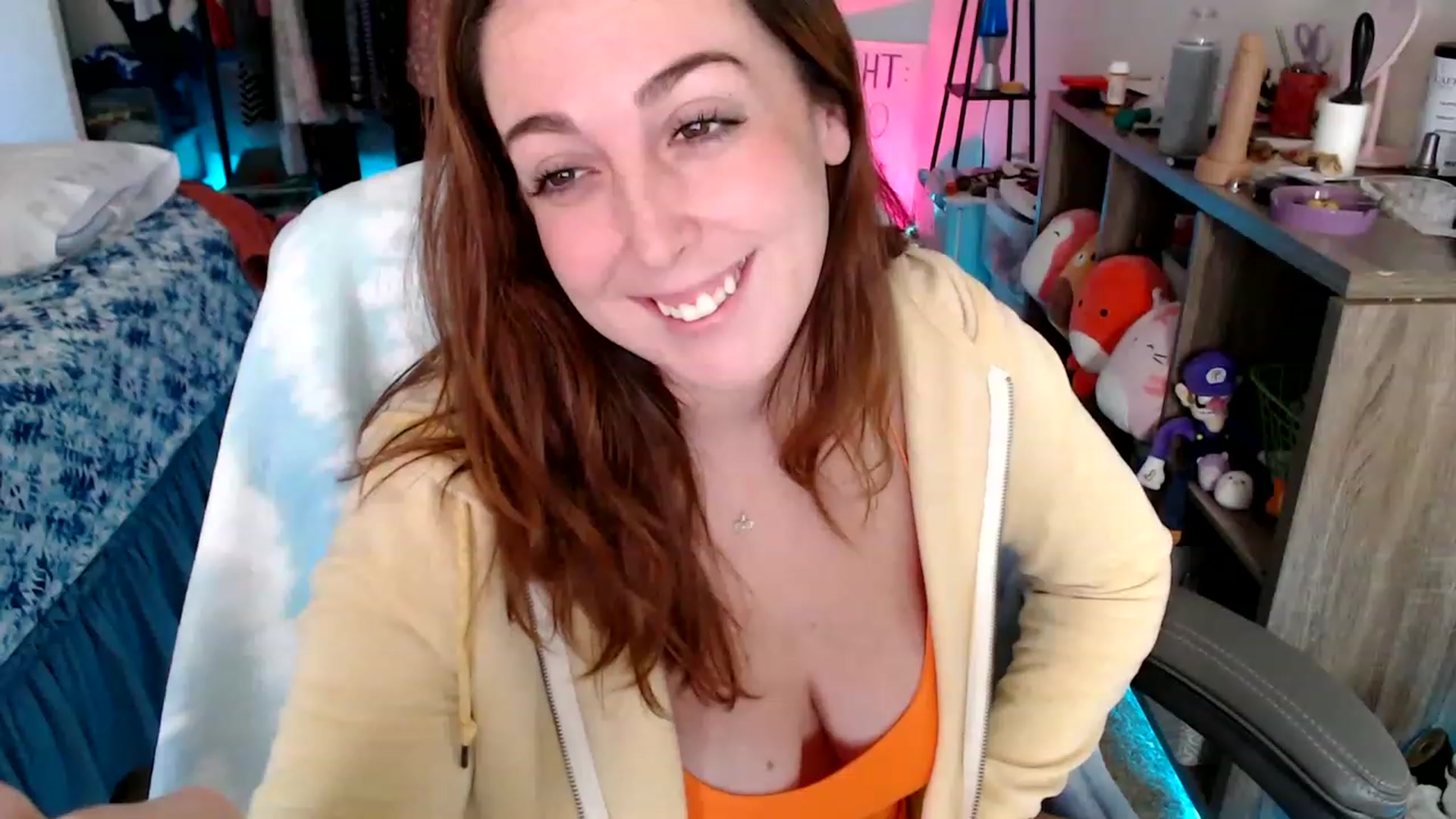 Gallery image thumbnail from Kittylacee's myfreecams stream on, 12/01/2022, 19:02 image 6 of 20