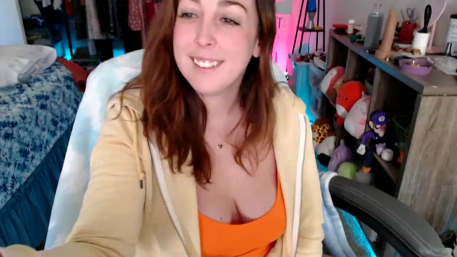 Gallery image thumbnail from Kittylacee's myfreecams stream on, 12/01/2022, 19:02 image 7 of 20