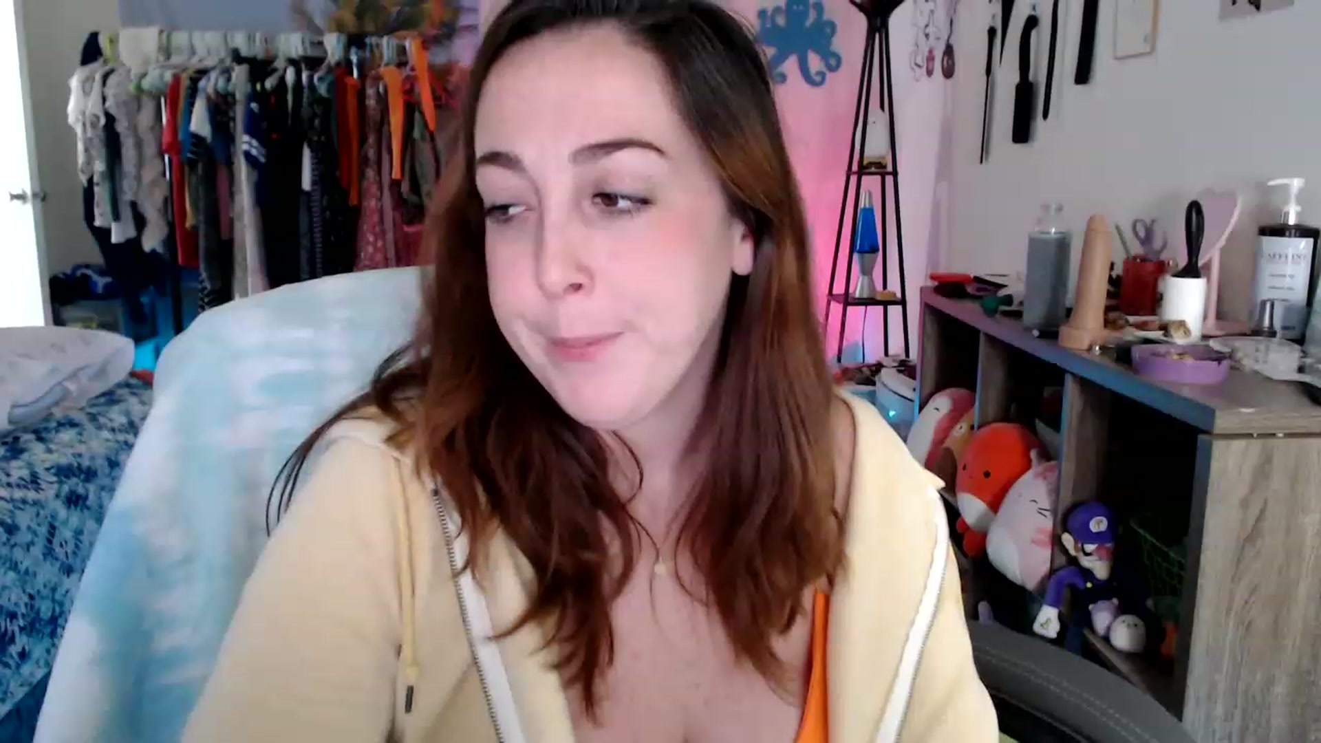 Gallery image thumbnail from Kittylacee's myfreecams stream on, 12/01/2022, 19:02 image 20 of 20