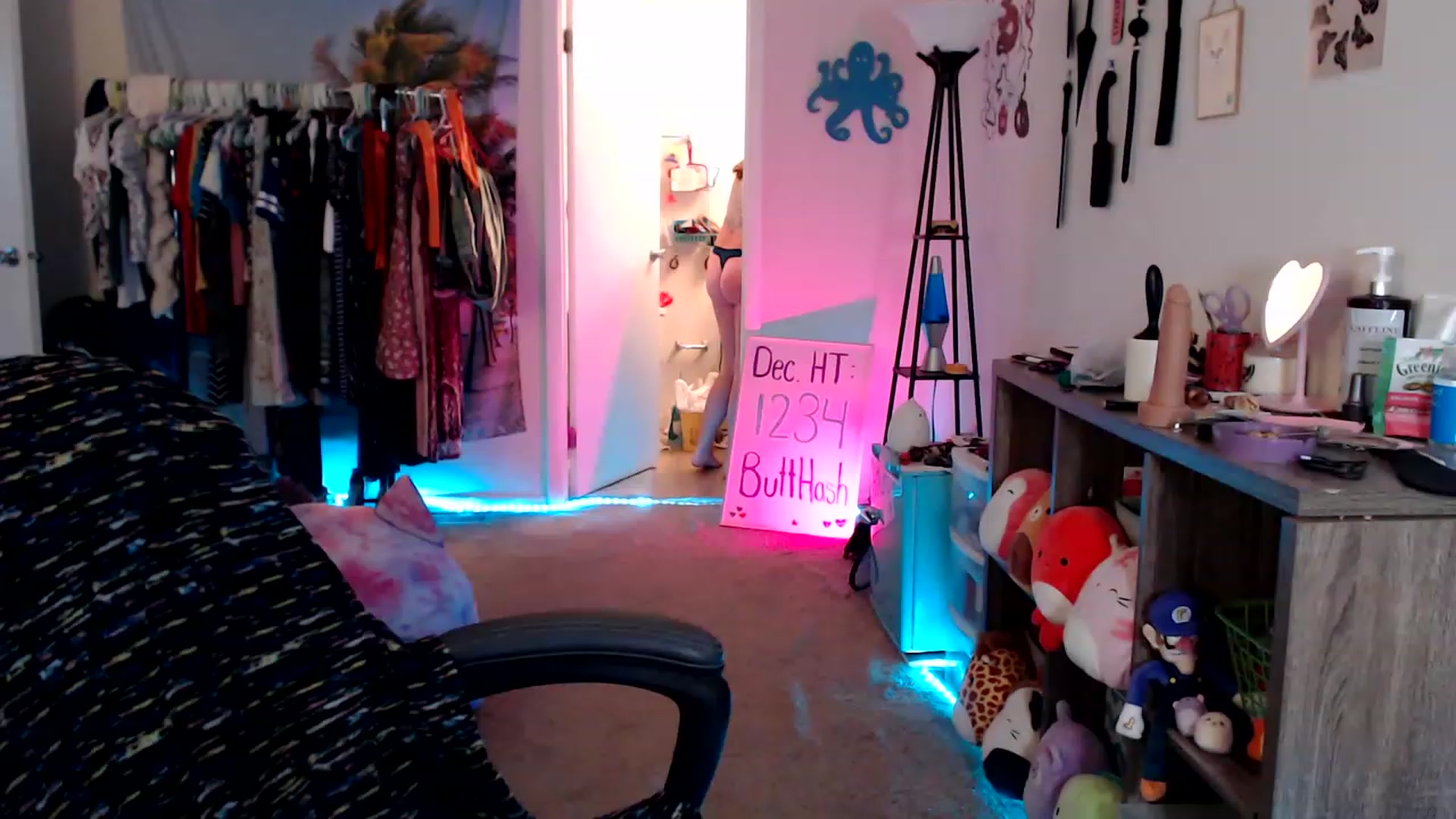 Gallery image thumbnail from Kittylacee's myfreecams stream on, 12/03/2022, 13:51 image 18 of 20