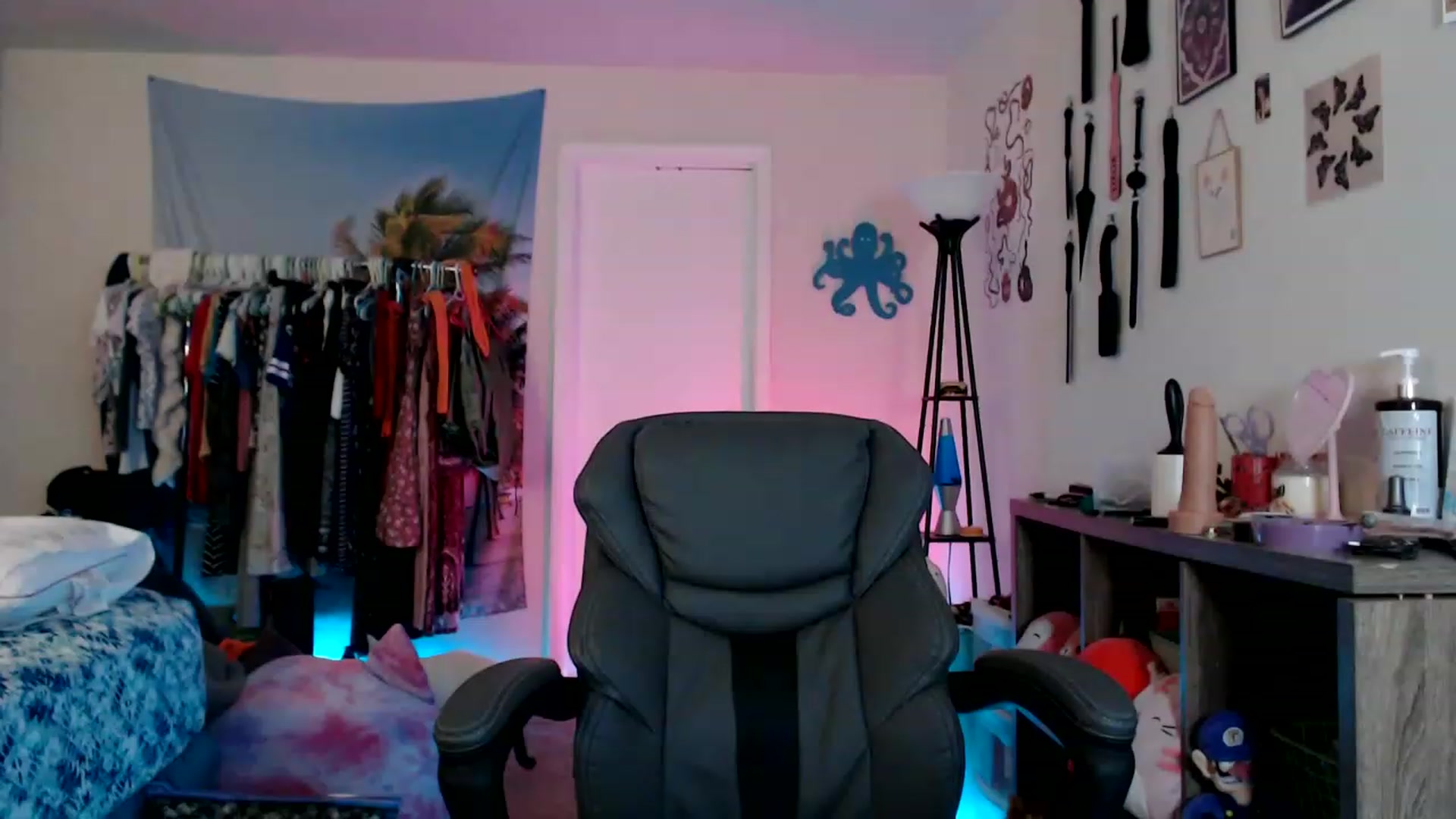 Gallery image thumbnail from Kittylacee's myfreecams stream on, 12/03/2022, 13:51 image 1 of 20