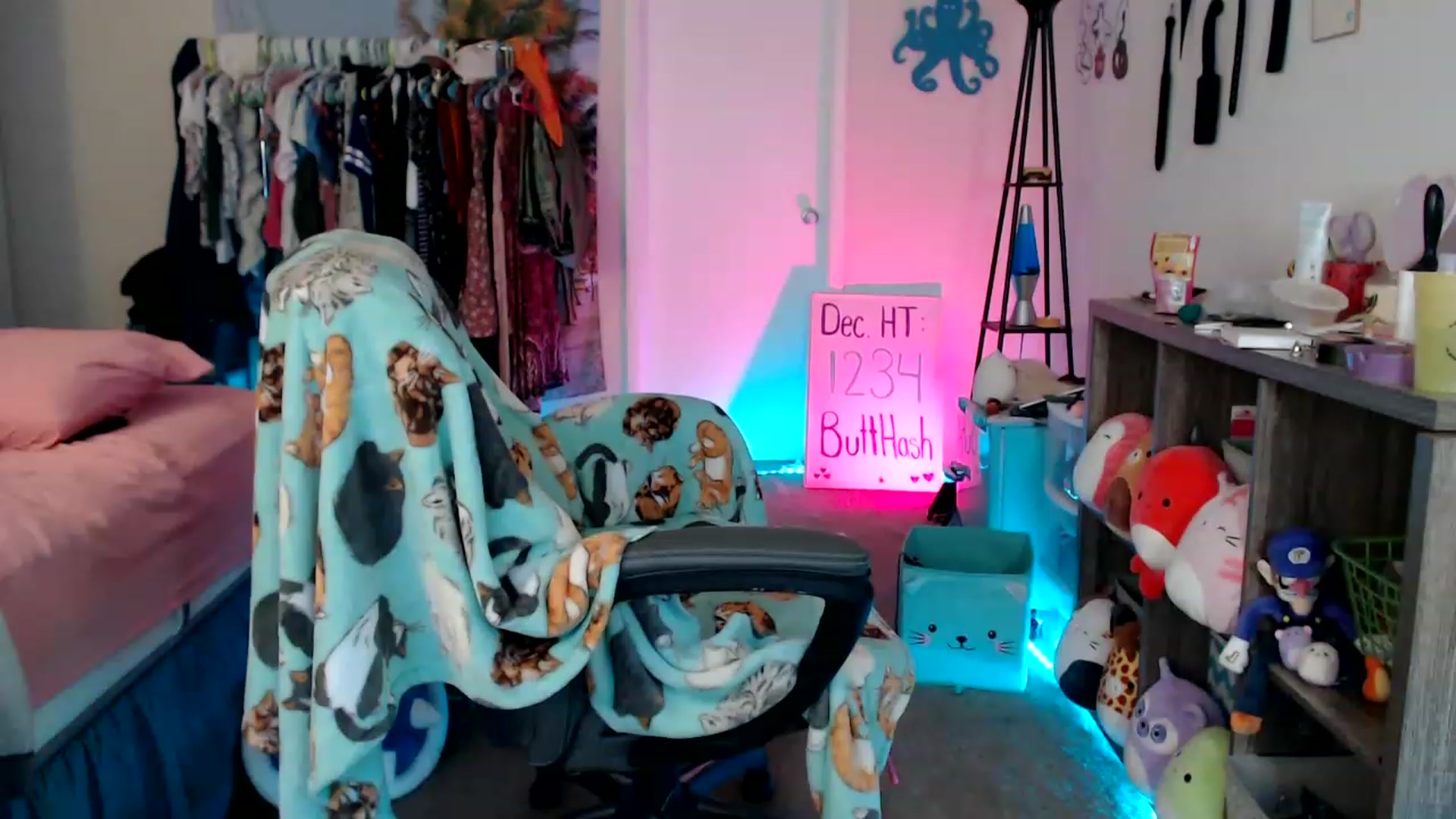 Gallery image thumbnail from Kittylacee's myfreecams stream on, 12/18/2022, 14:43 image 11 of 20