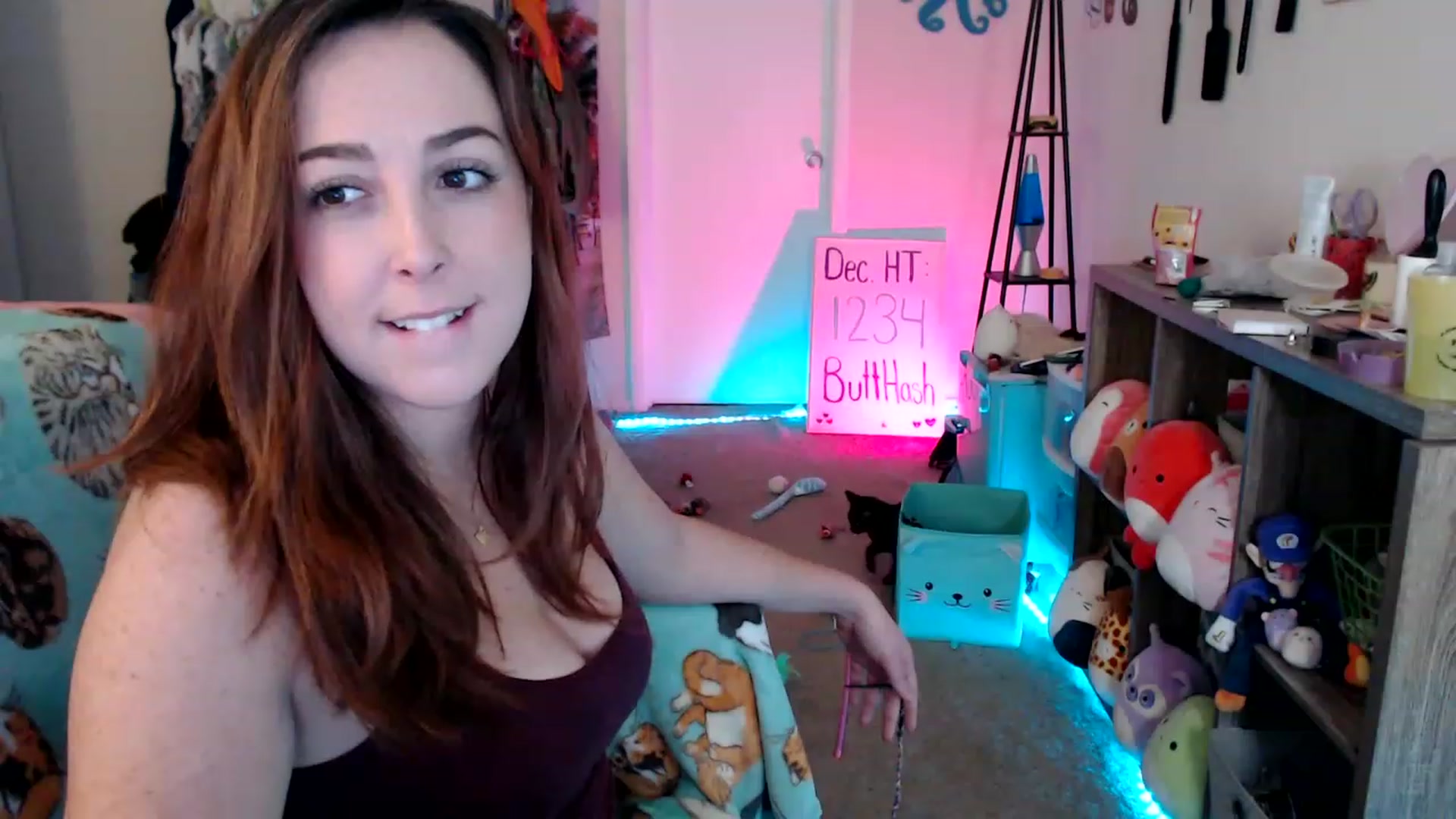 Gallery image thumbnail from Kittylacee's myfreecams stream on, 12/18/2022, 14:43 image 6 of 20