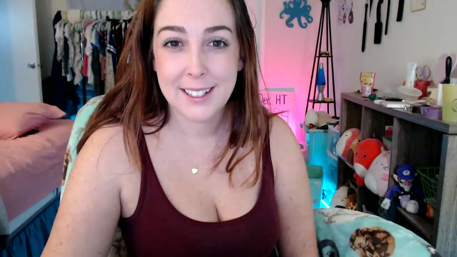 Gallery image thumbnail from Kittylacee's myfreecams stream on, 12/18/2022, 14:43 image 12 of 20