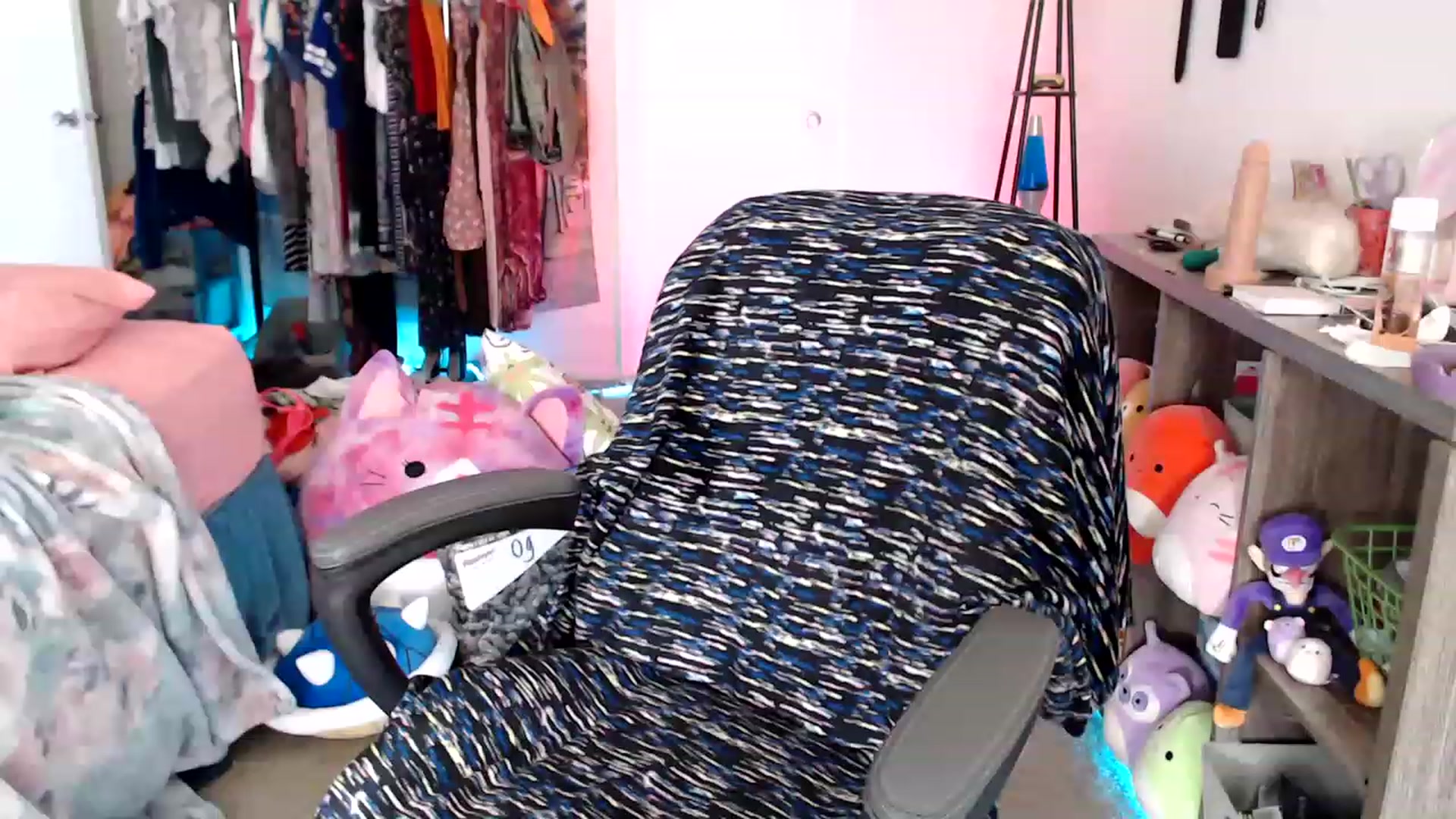 Gallery image thumbnail from Kittylacee's myfreecams stream on, 12/26/2022, 16:57 image 13 of 20