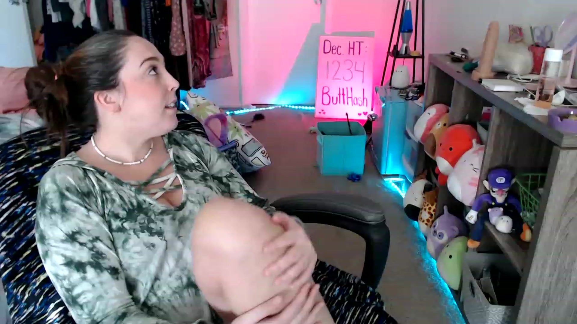 Gallery image thumbnail from Kittylacee's myfreecams stream on, 12/26/2022, 16:57 image 15 of 20