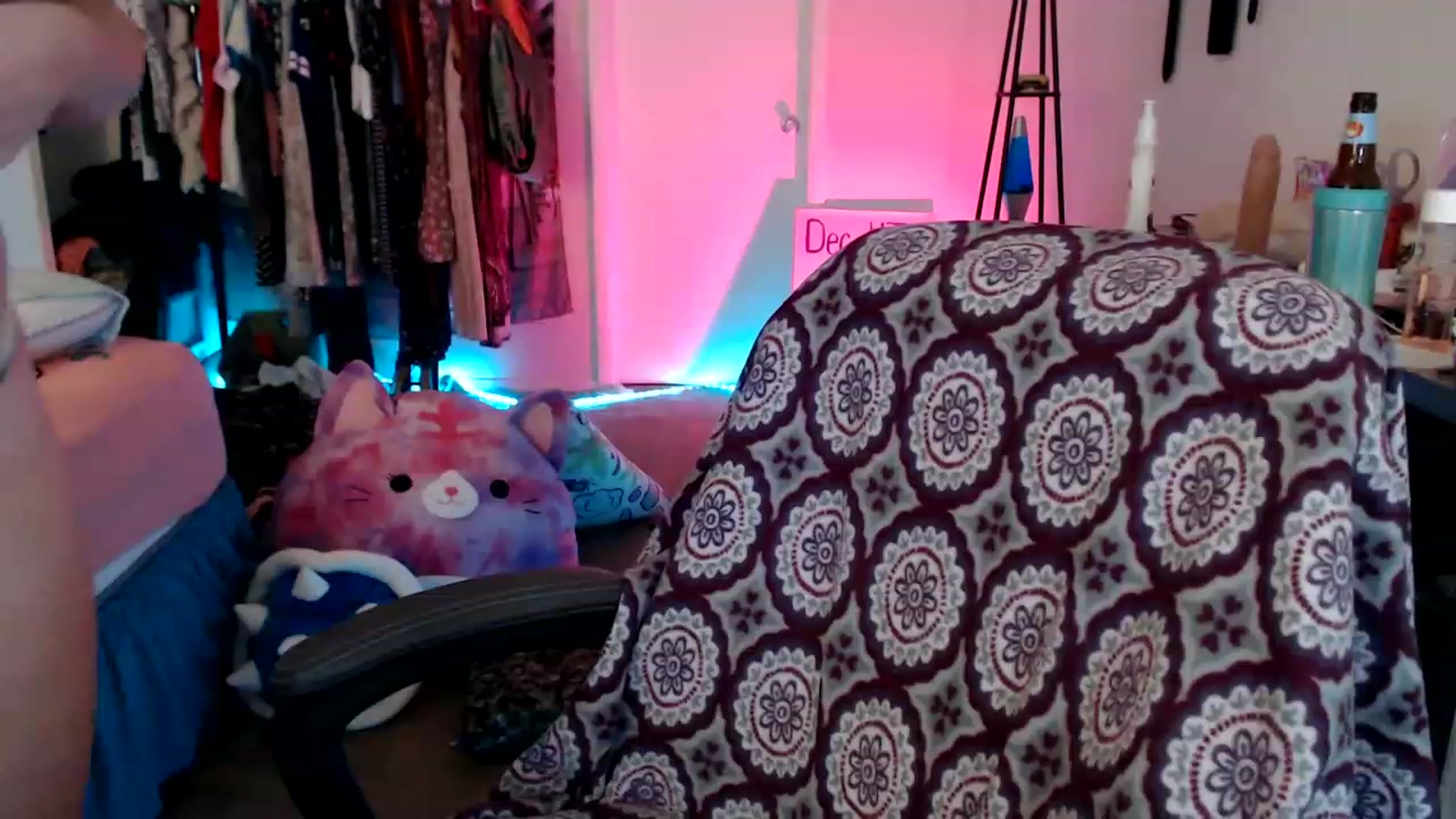 Gallery image thumbnail from Kittylacee's myfreecams stream on, 12/31/2022, 19:21 image 7 of 20