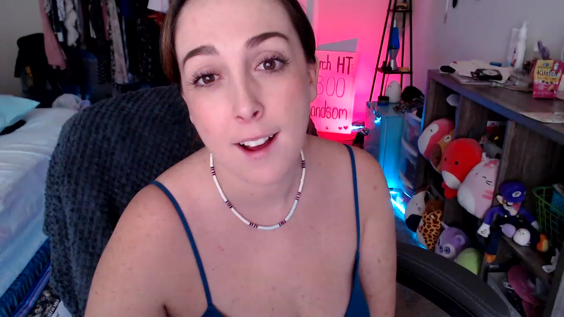 Gallery image thumbnail from Kittylacee's myfreecams stream on, 03/14/2023, 16:01 image 17 of 20