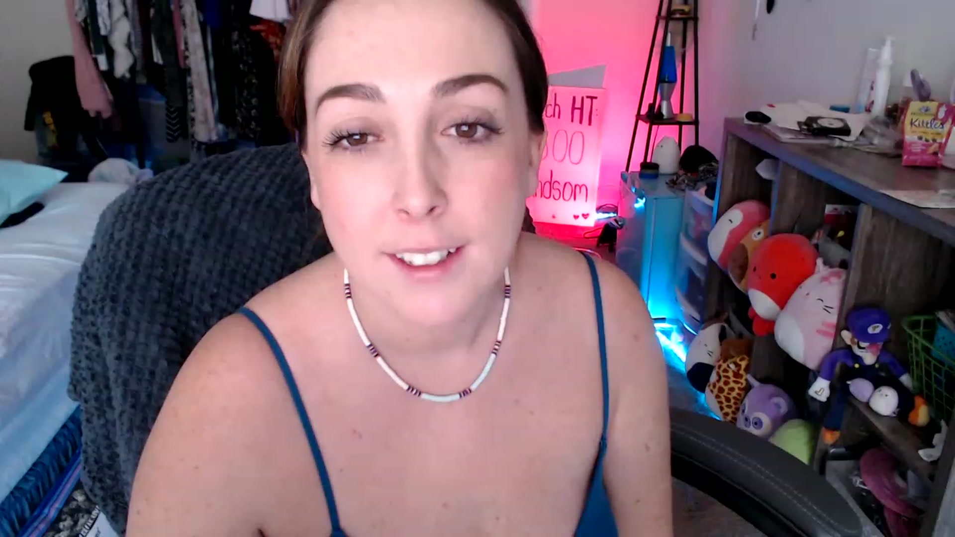 Gallery image thumbnail from Kittylacee's myfreecams stream on, 03/14/2023, 16:01 image 15 of 20