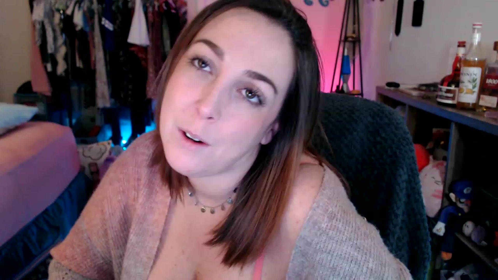 Gallery image thumbnail from Kittylacee's myfreecams stream on, 03/19/2023, 08:52 image 19 of 20